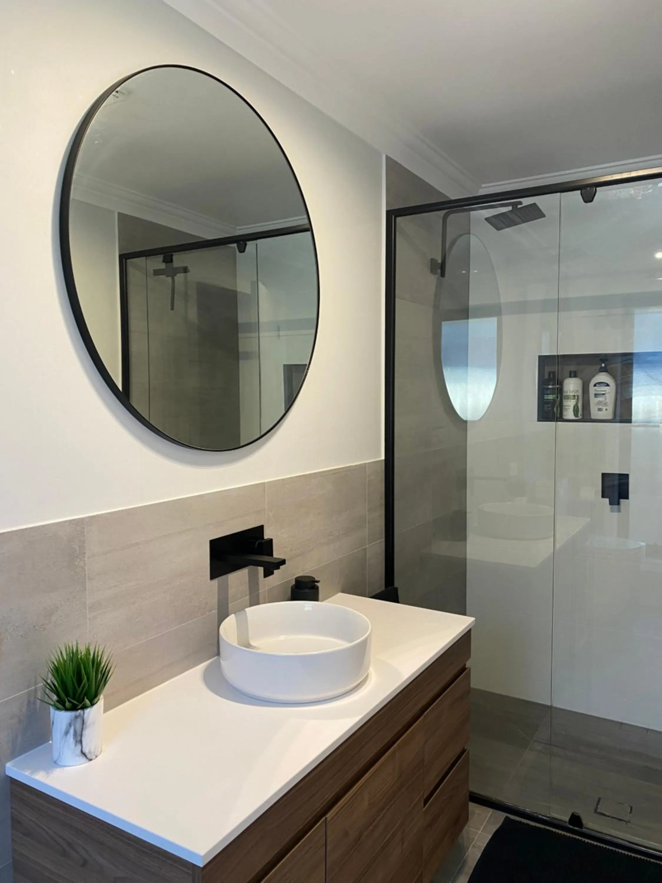 Bathroom in Entire 4 bedroom home on Connolly in Bathurst