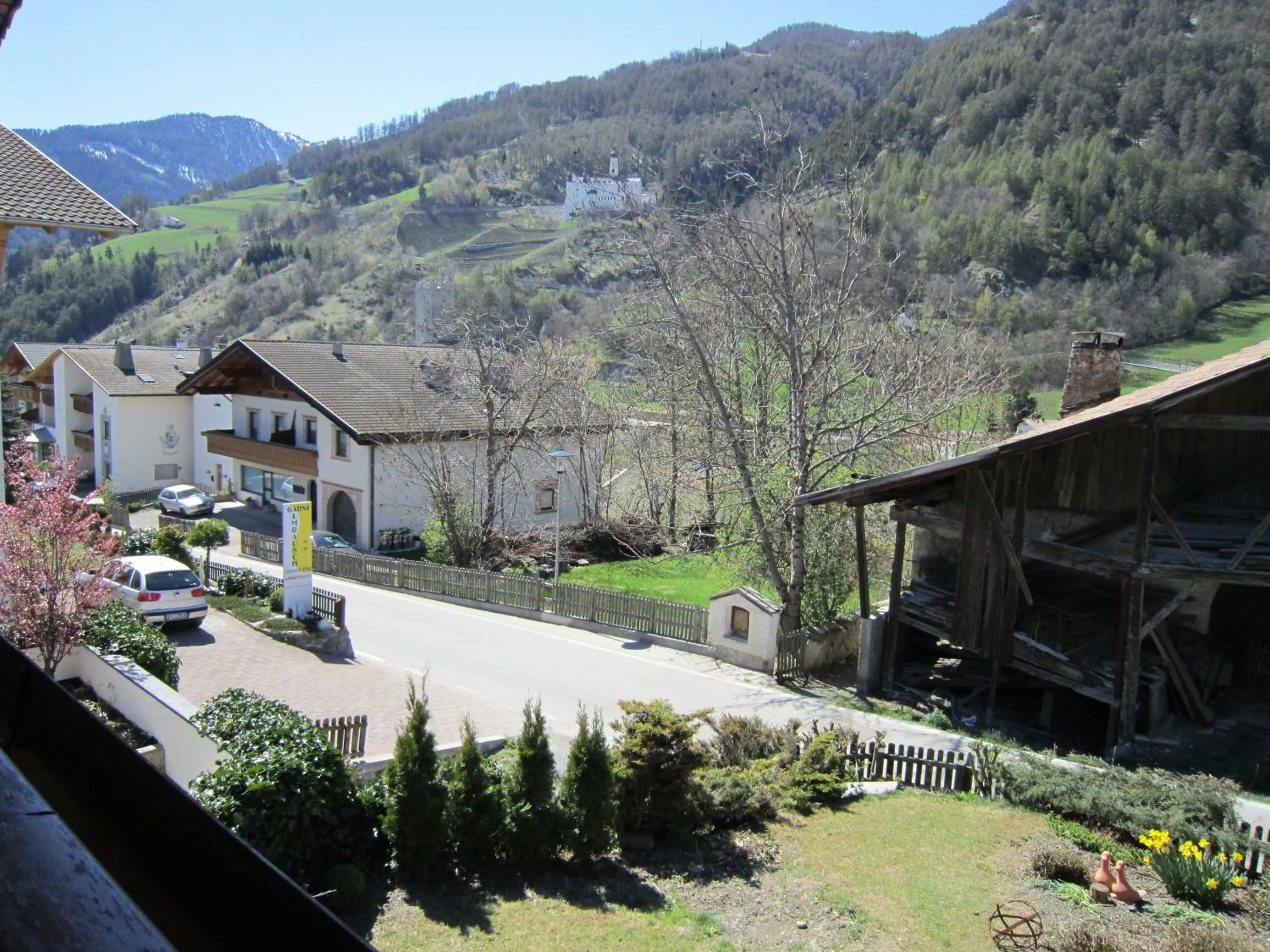 Garden view in Aparthotel Garni Haus Hubertus