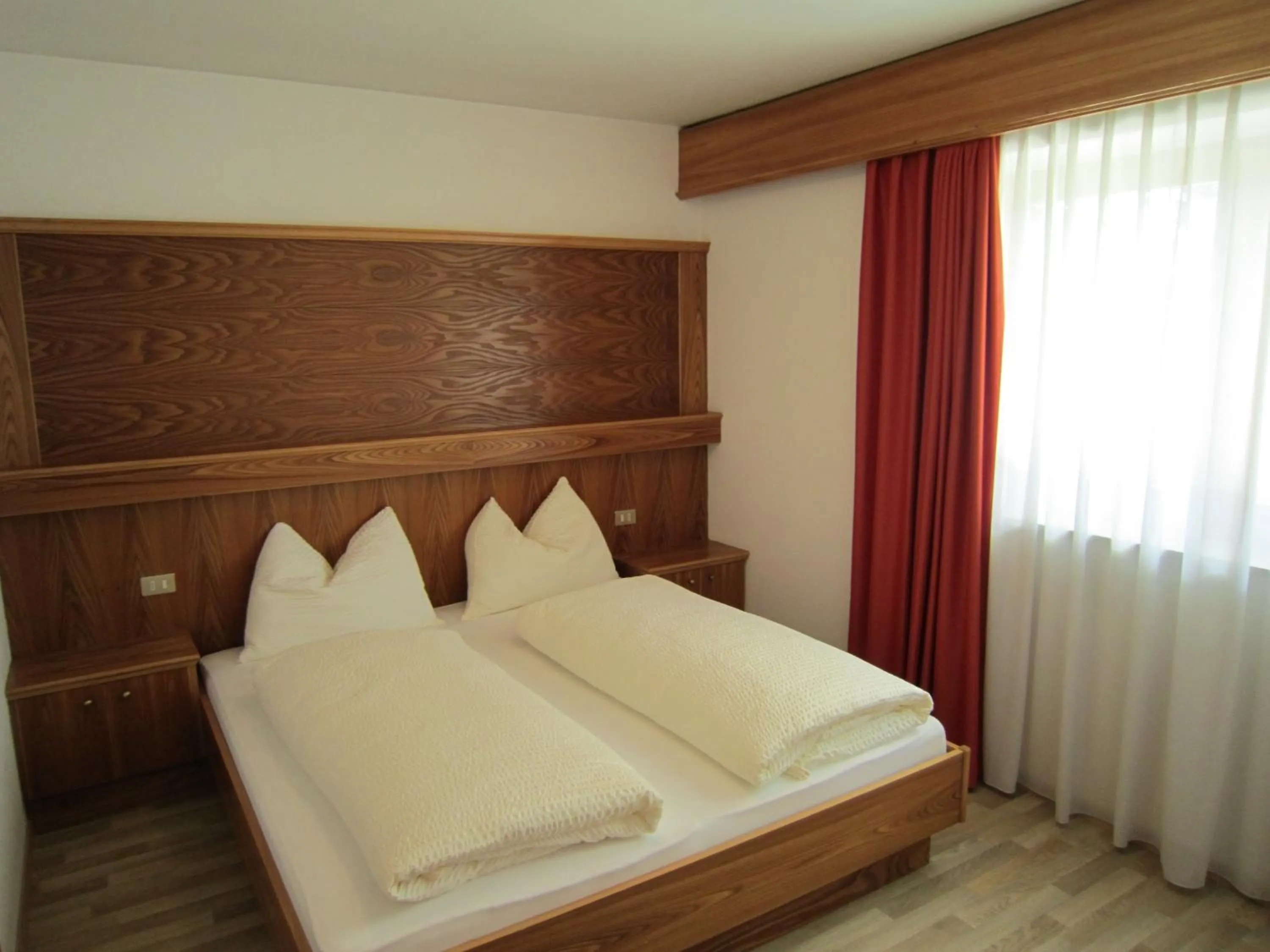 Bedroom, Bed in Aparthotel Garni Haus Hubertus