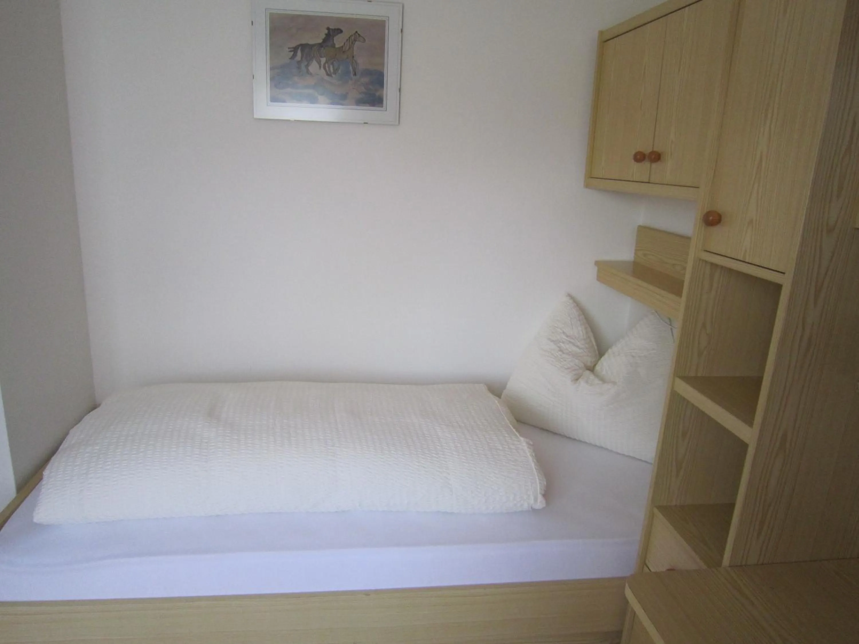 Bed in Aparthotel Garni Haus Hubertus