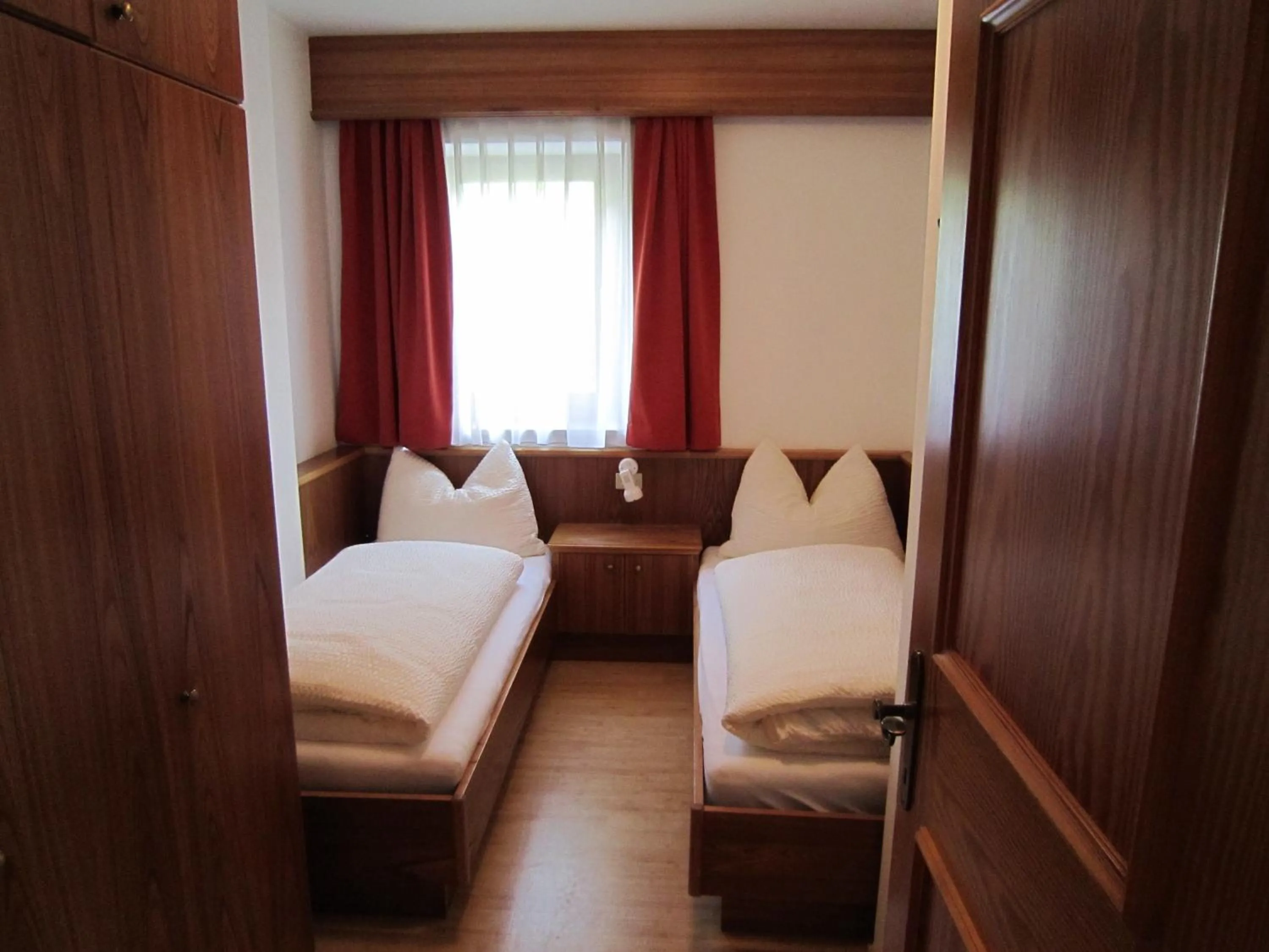 Bedroom, Bed in Aparthotel Garni Haus Hubertus