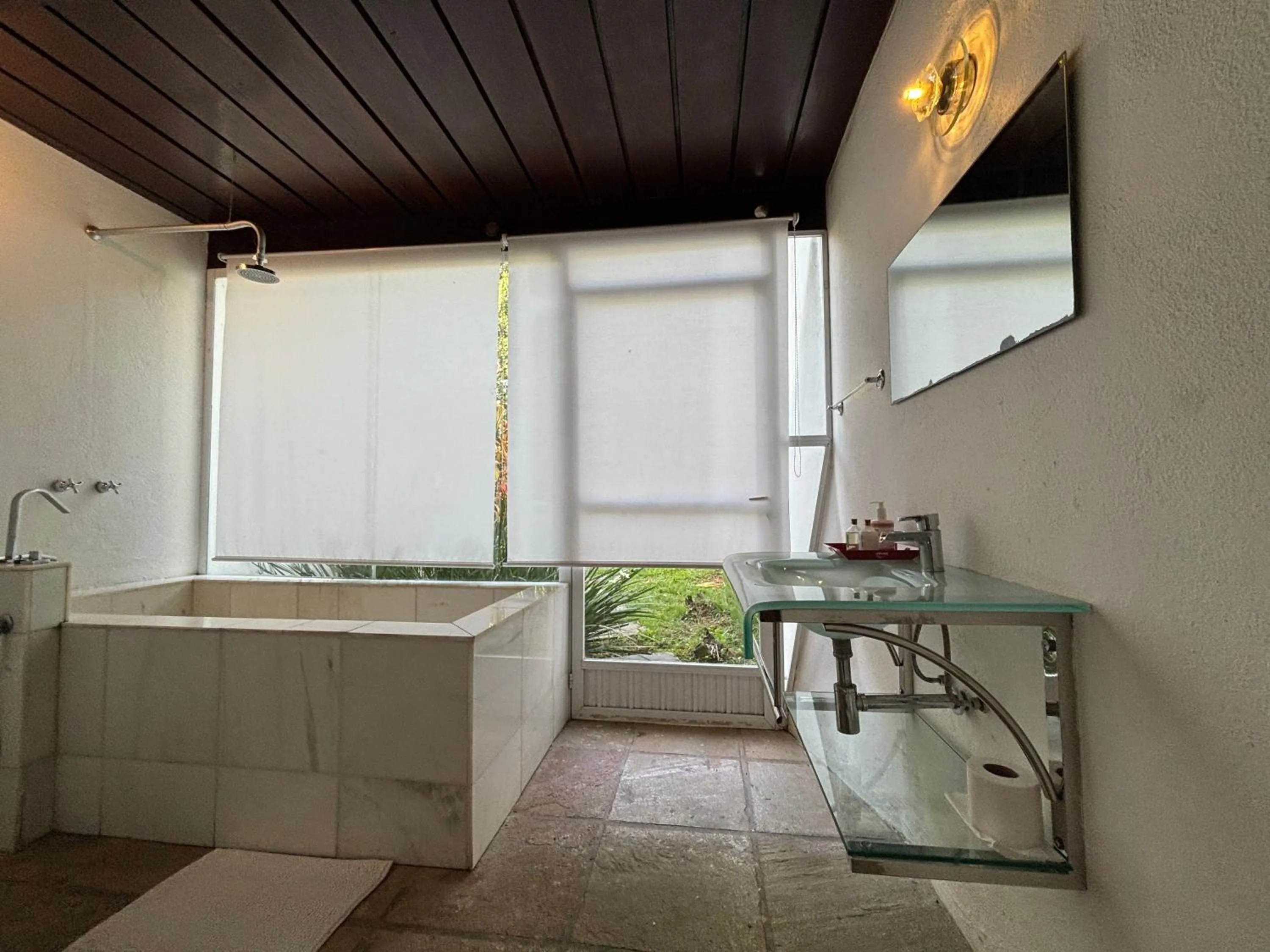 Bathroom in Les Jardins de Rio Boutique Hotel