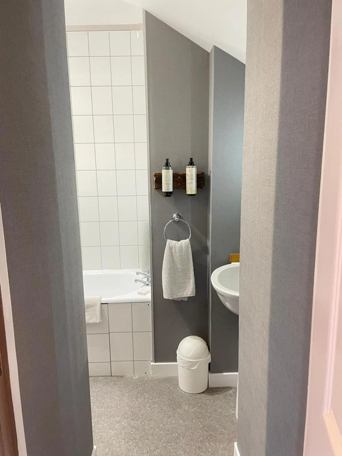 Bathroom in Falls of Lora Hotel