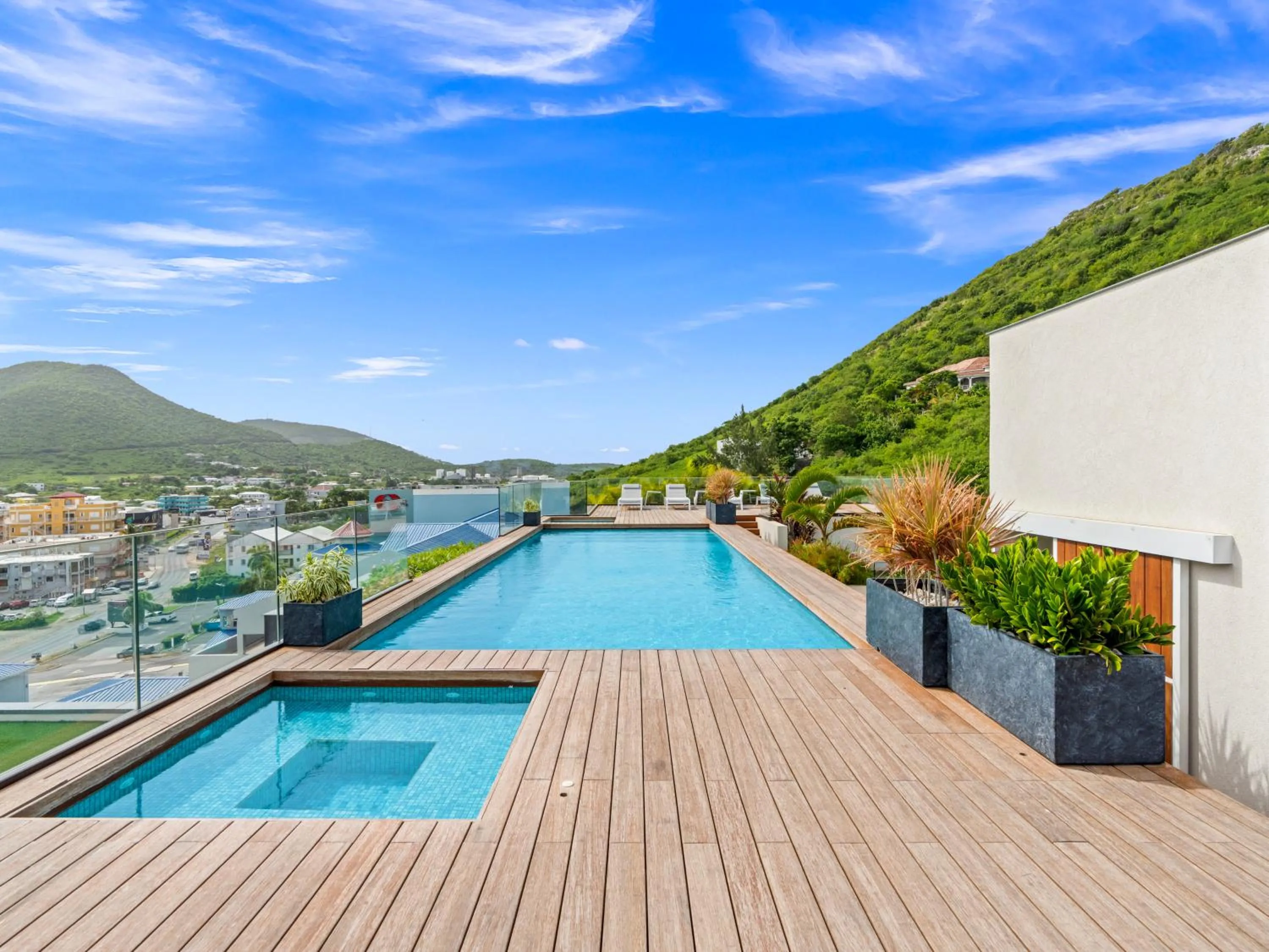 Natural landscape in The Hills Residence