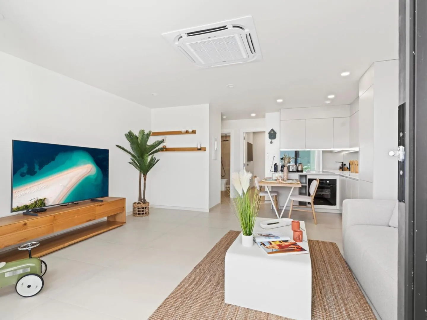 TV and multimedia in The Hills Residence