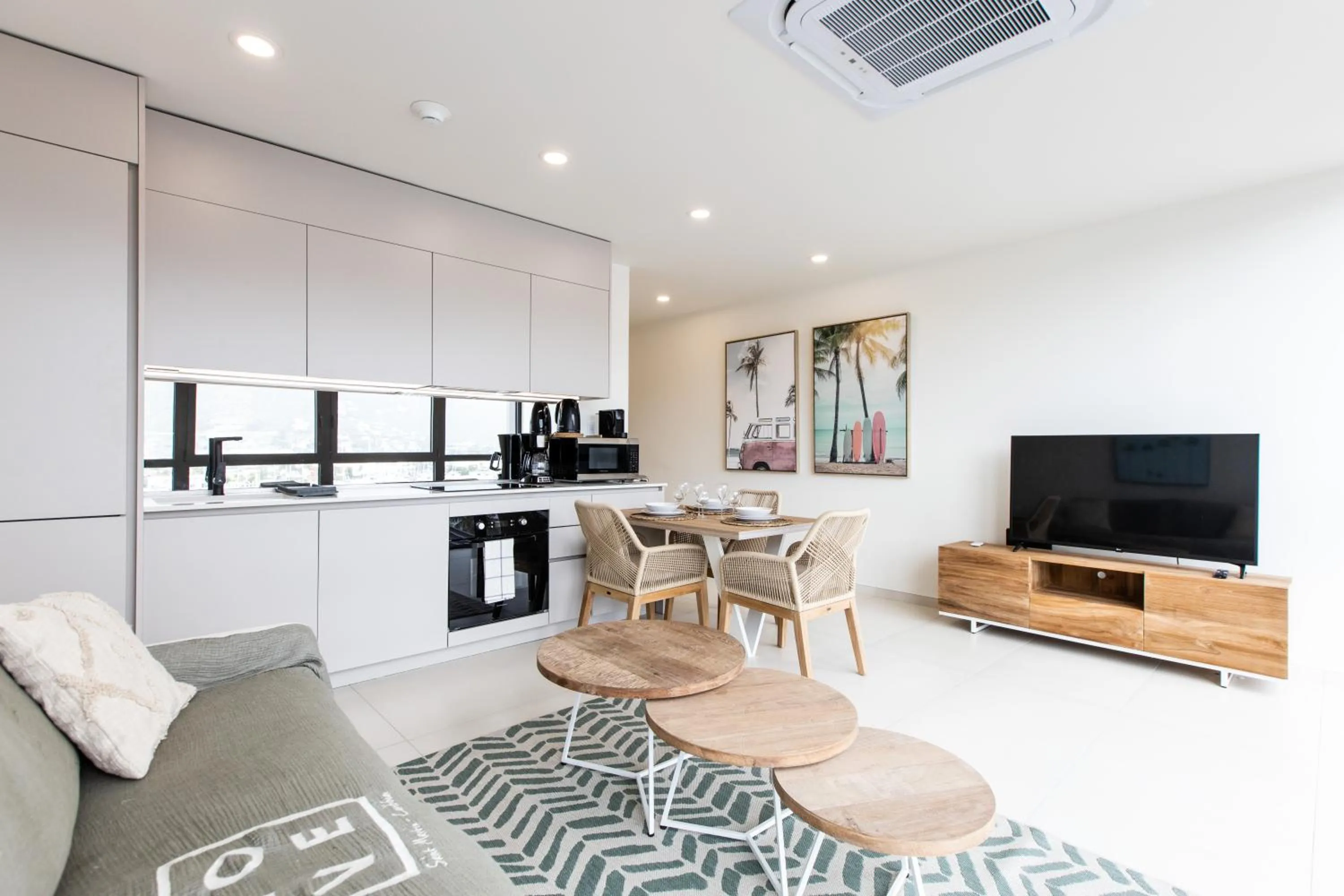 Kitchen or kitchenette in The Hills Residence