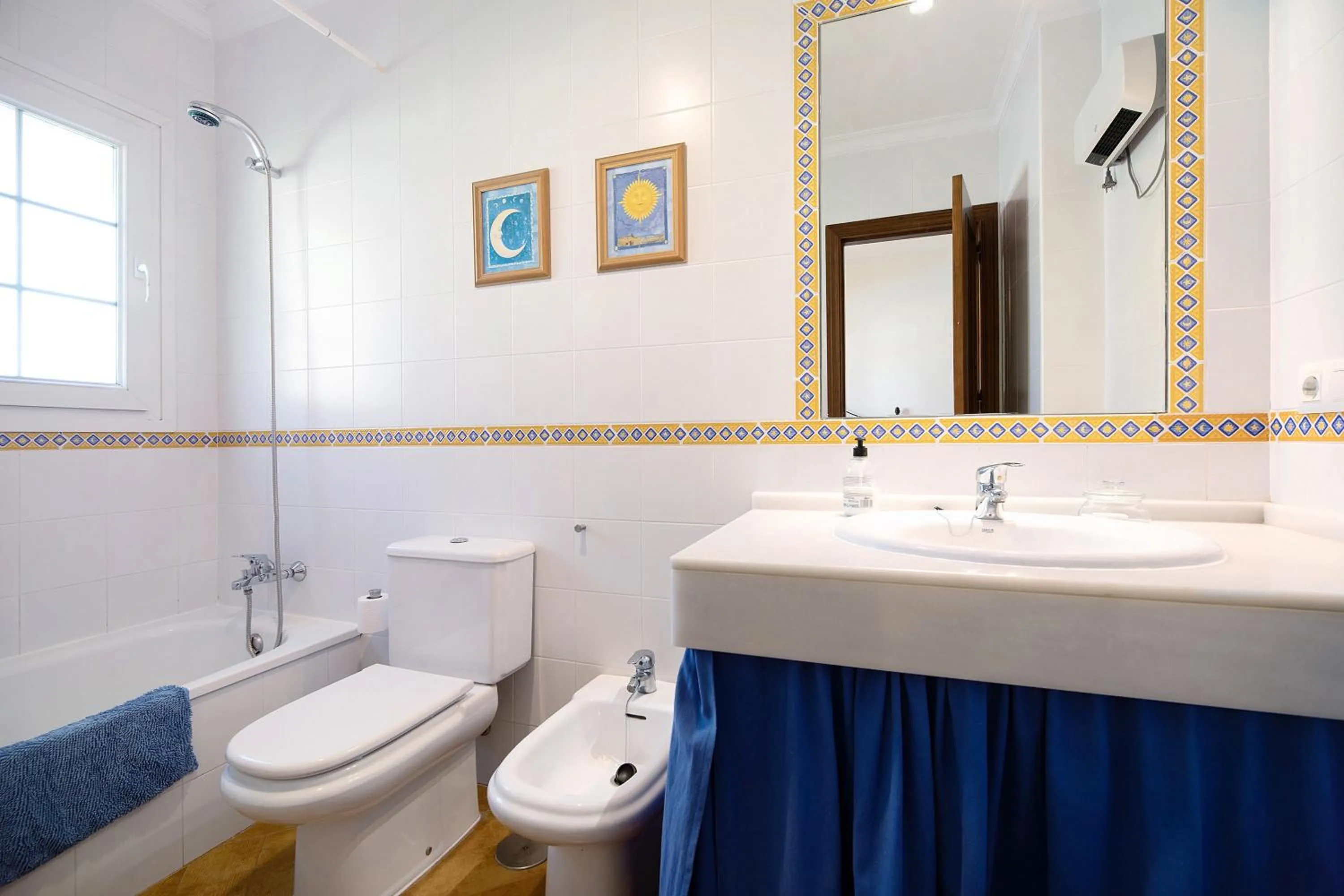 Bathroom in Chalet con piscina en la Barrosa