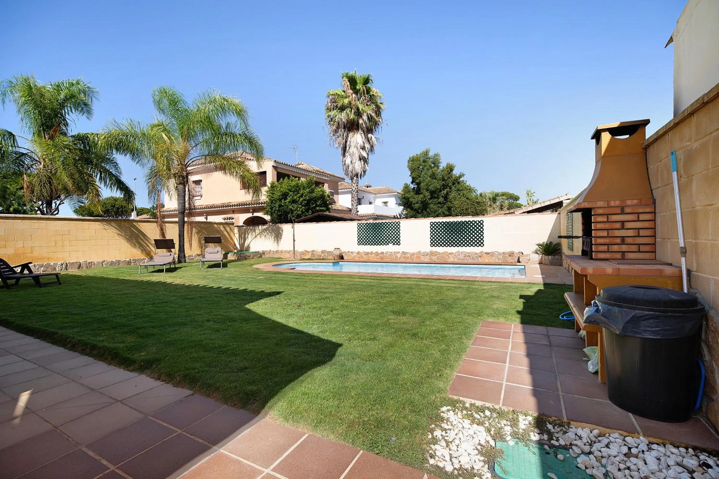 Property building in Chalet con piscina en la Barrosa