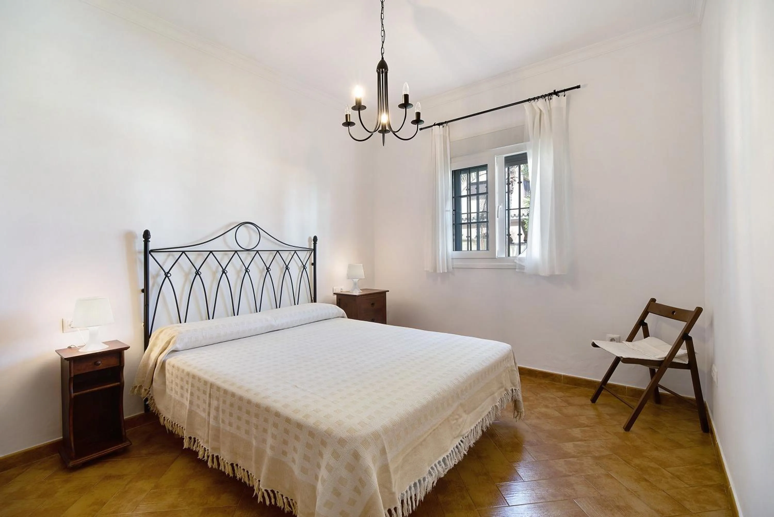 Living room, Bed in Chalet con piscina en la Barrosa