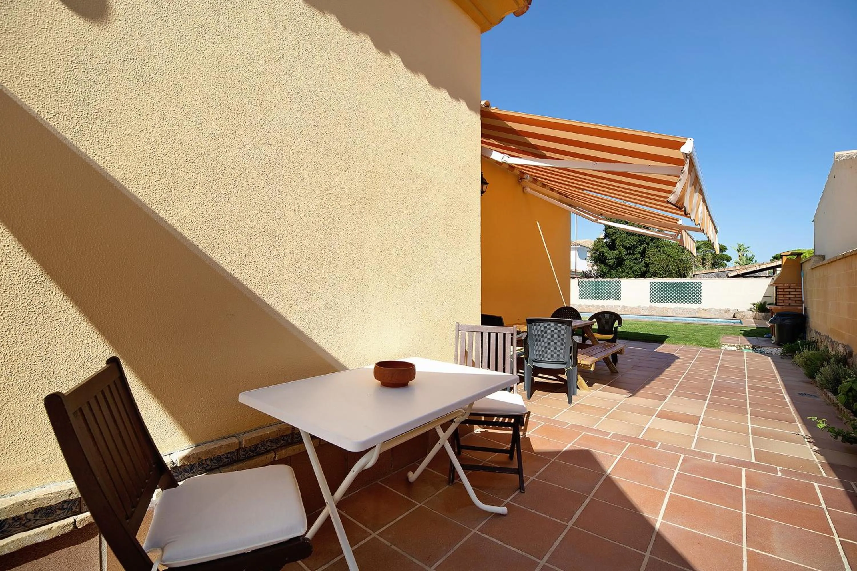 Property building in Chalet con piscina en la Barrosa