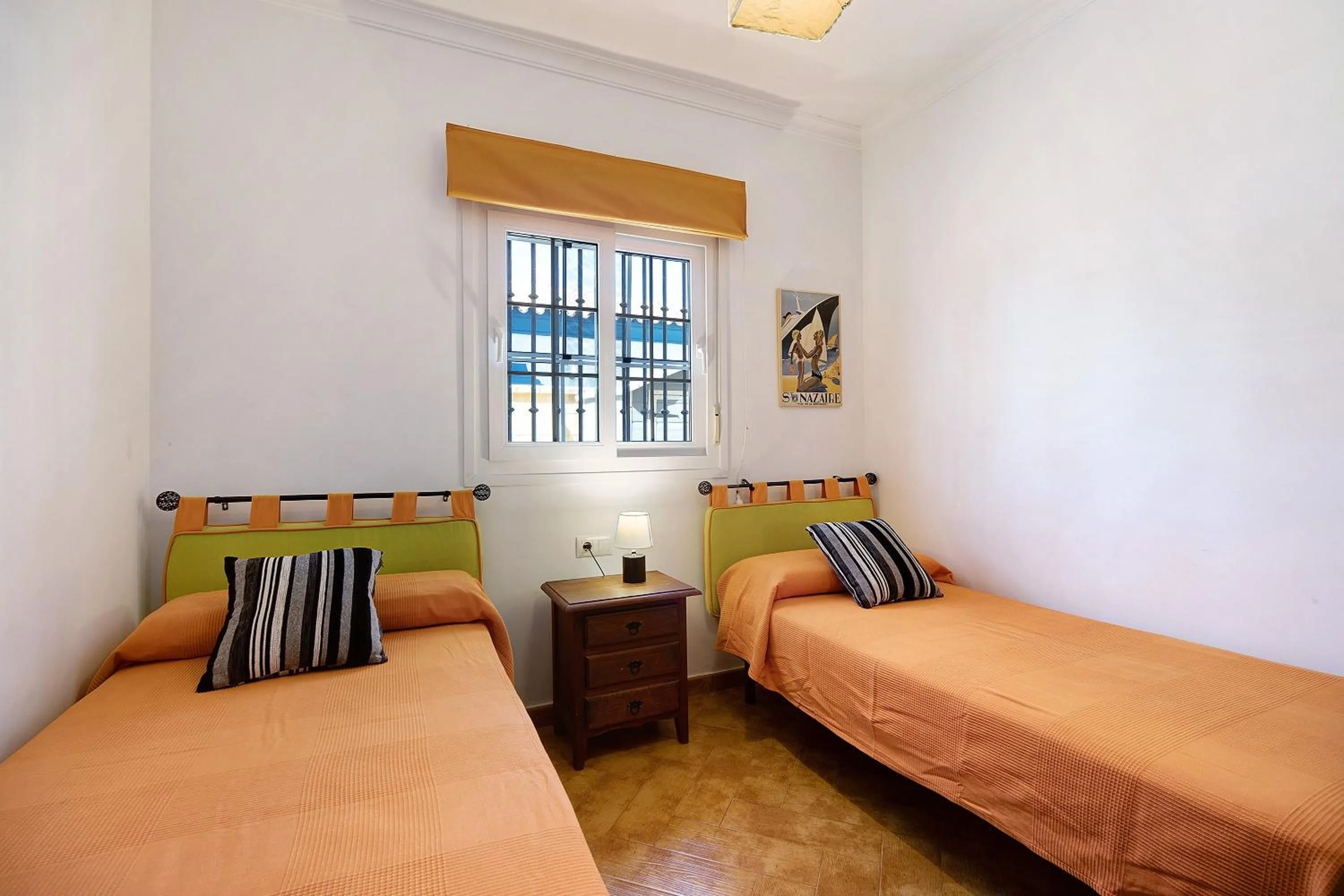 Property building, Bed in Chalet con piscina en la Barrosa
