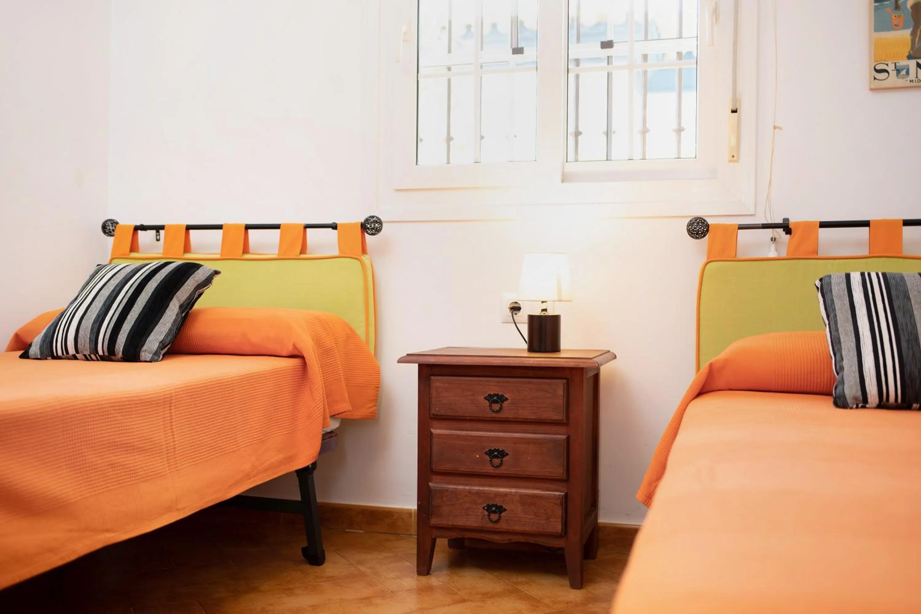 Property building, Bed in Chalet con piscina en la Barrosa