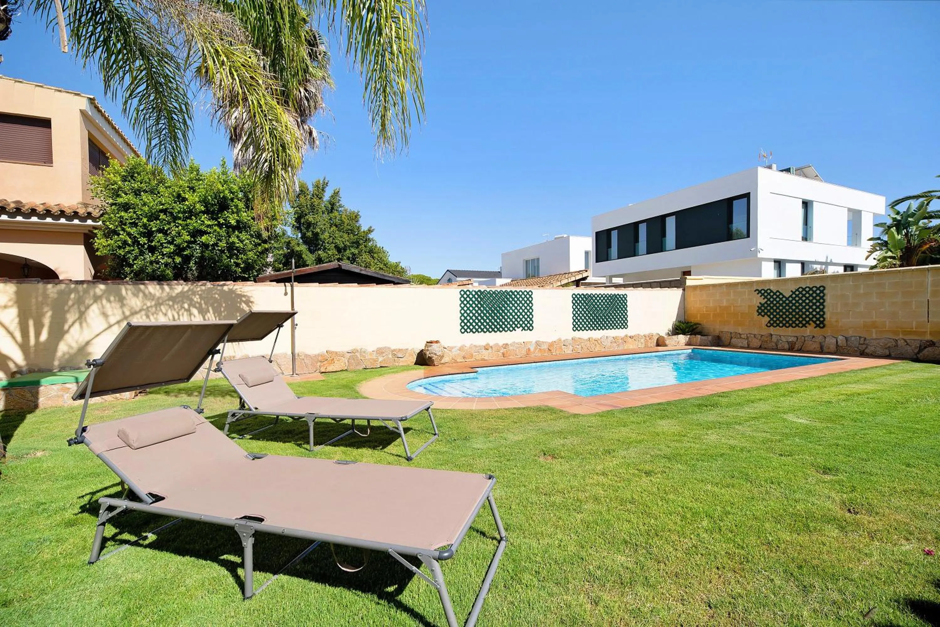 Property building in Chalet con piscina en la Barrosa
