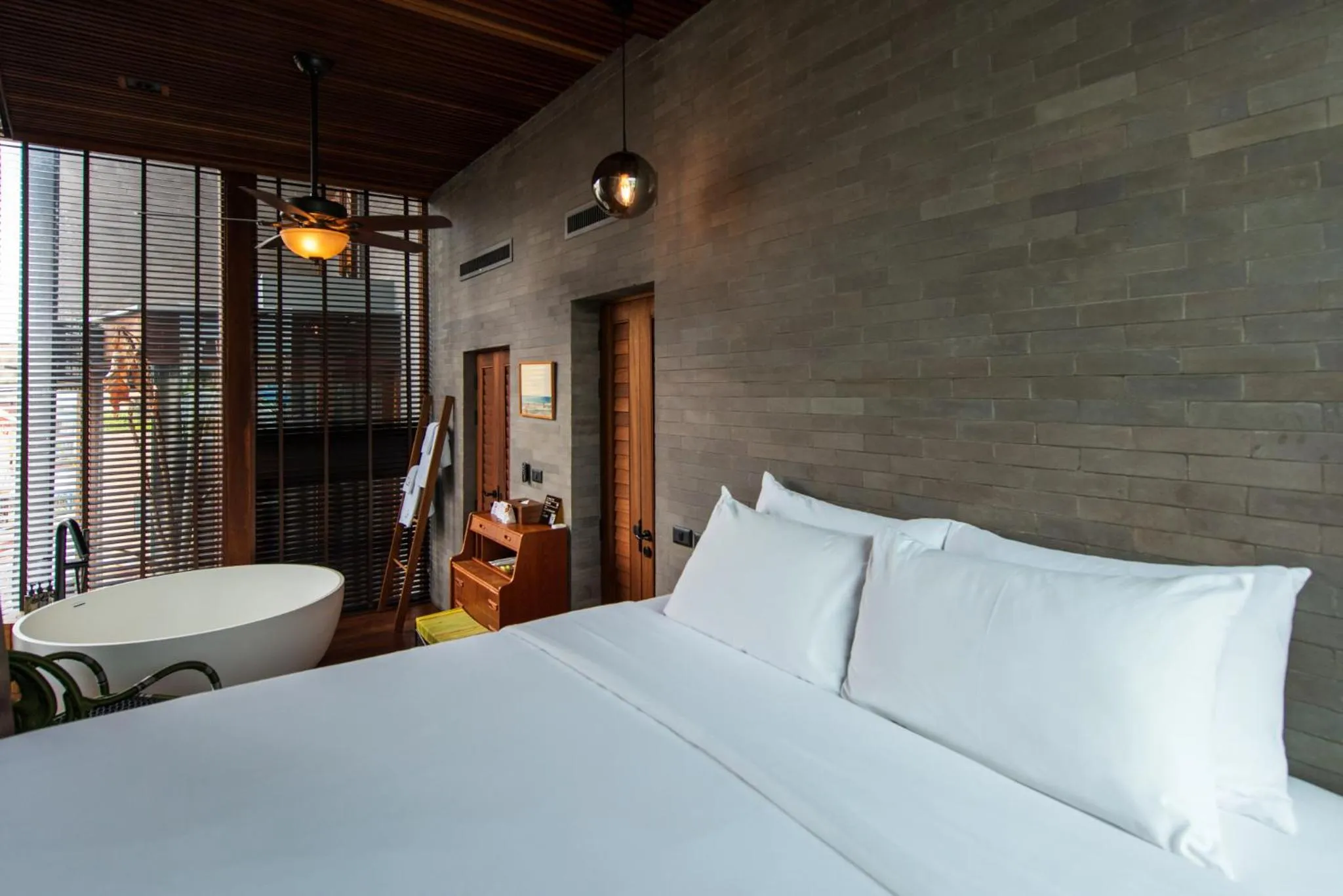 Bed in Na Tanao 1969