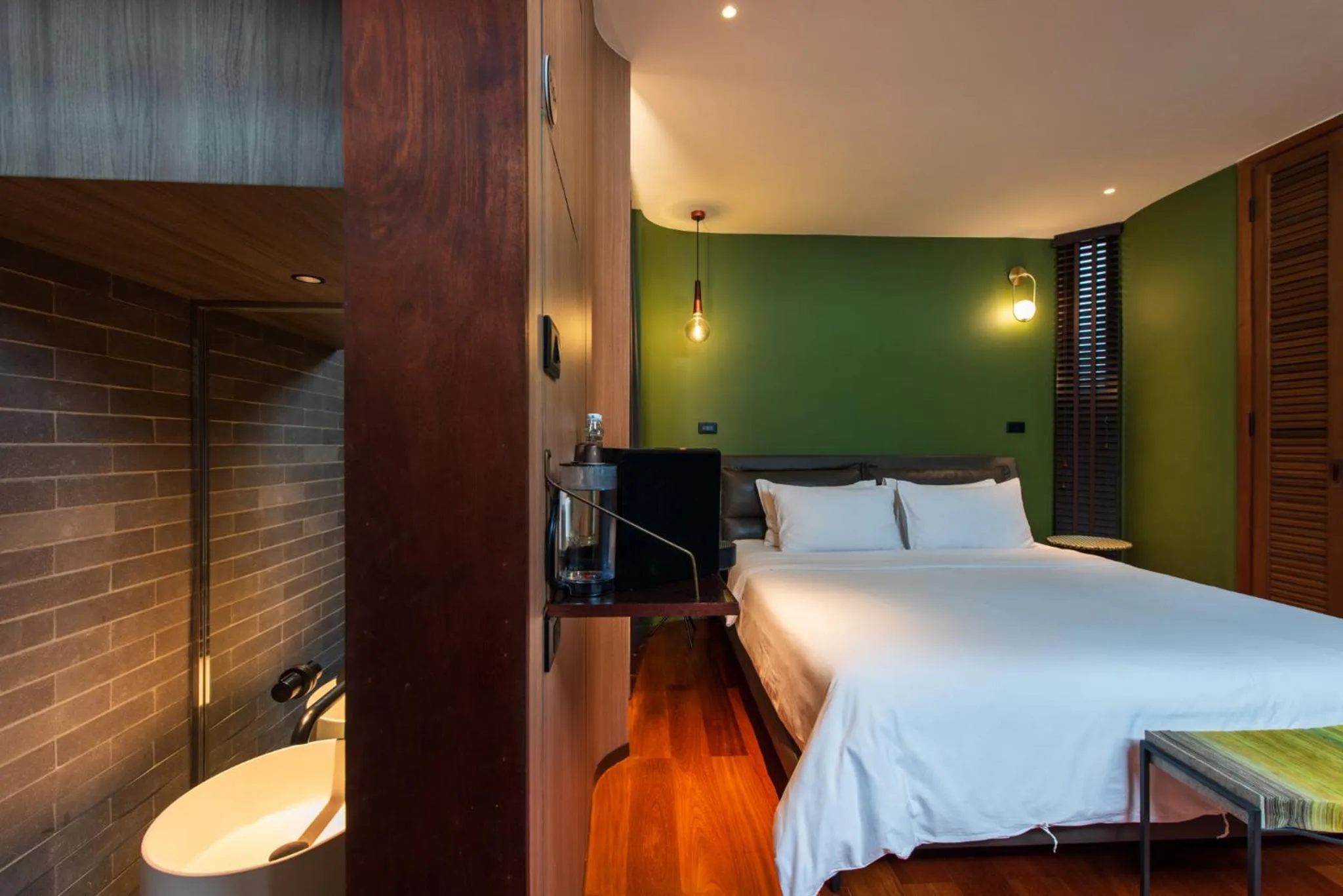 Photo of the whole room, Bed in Na Tanao 1969