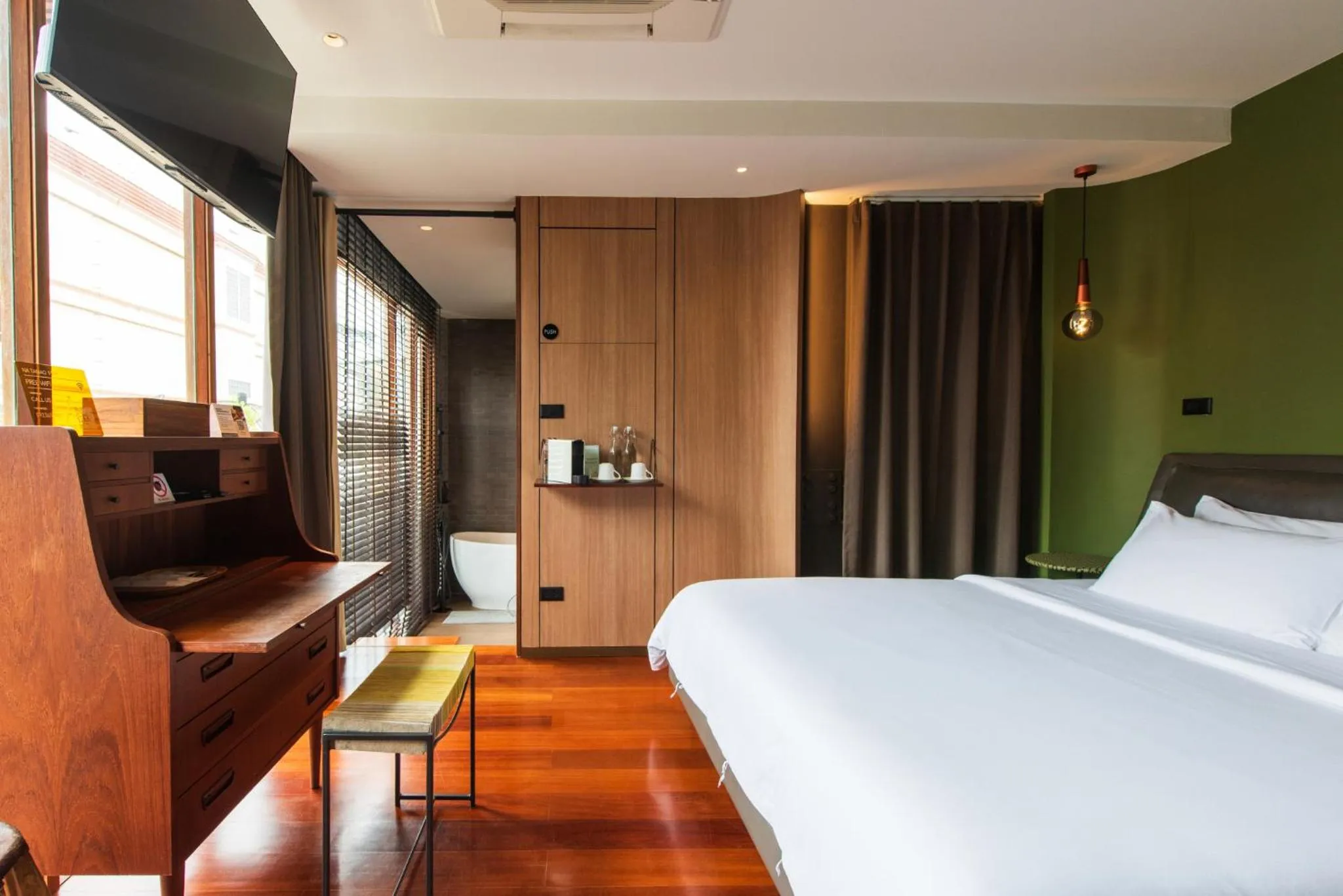 Bedroom, Bed in Na Tanao 1969