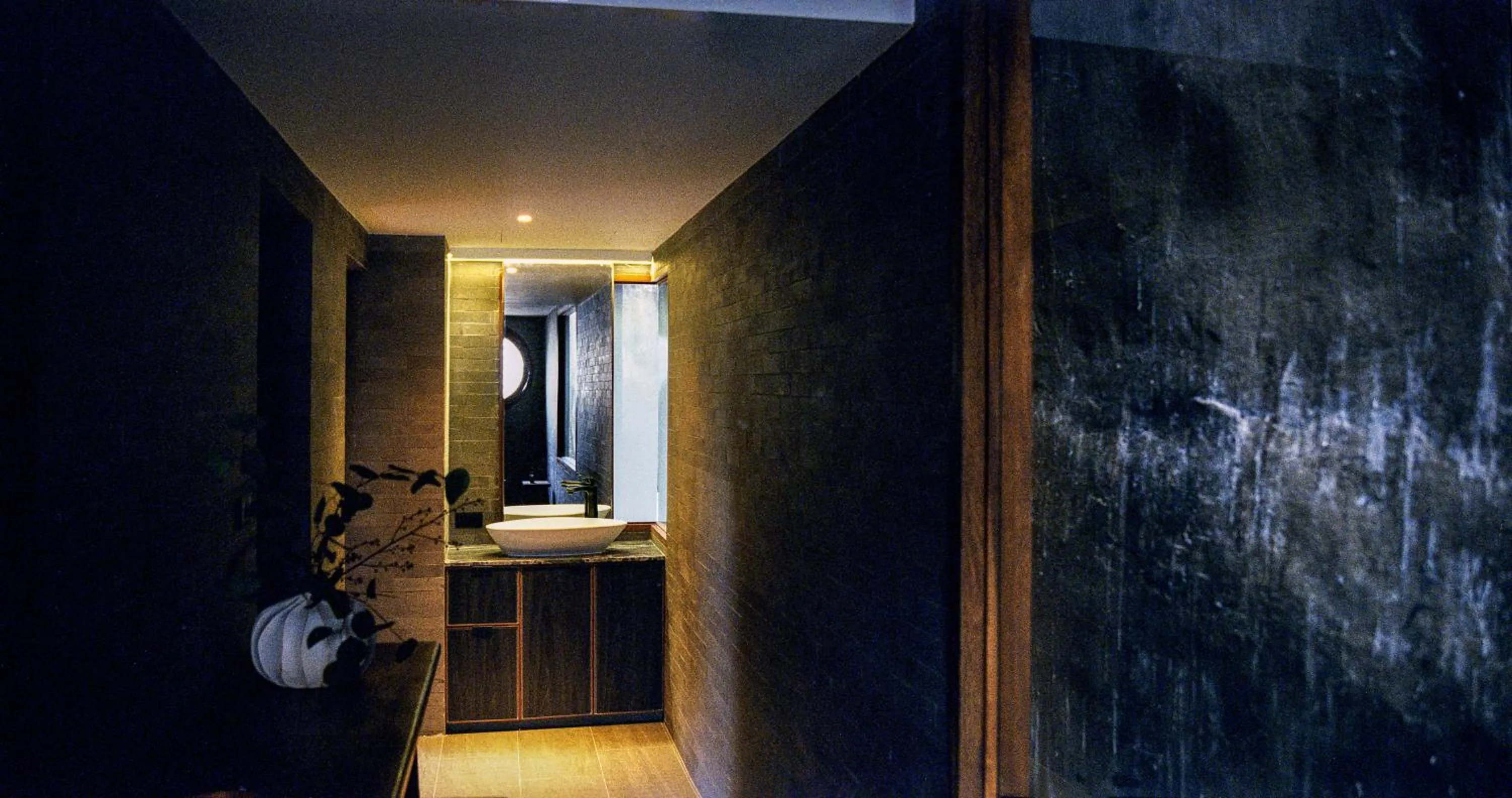 Bathroom in Na Tanao 1969