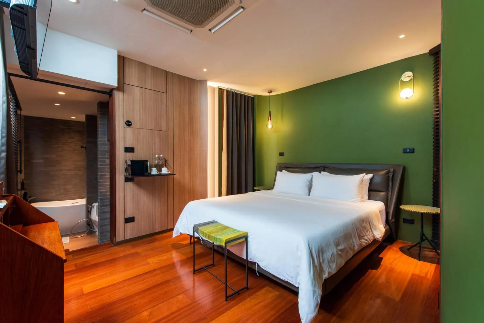 Bedroom, Bed in Na Tanao 1969