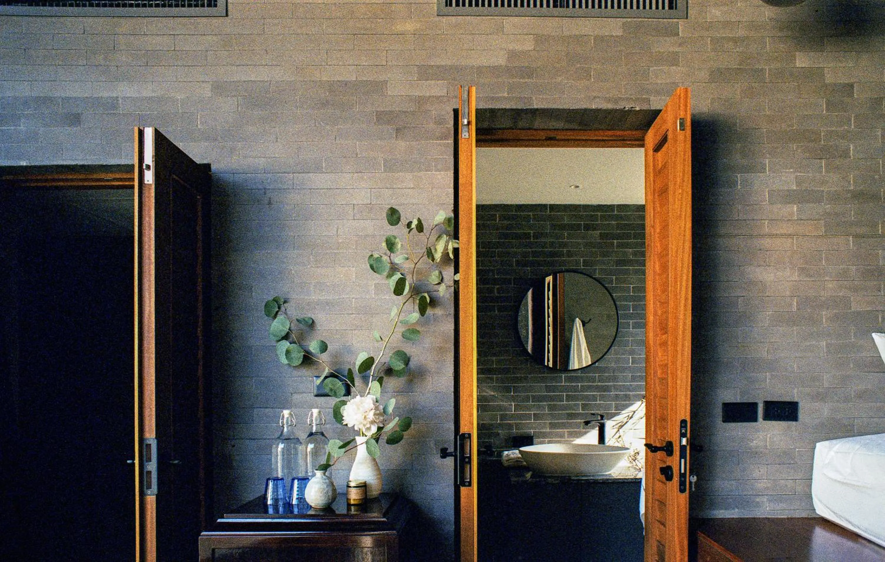 Bed in Na Tanao 1969