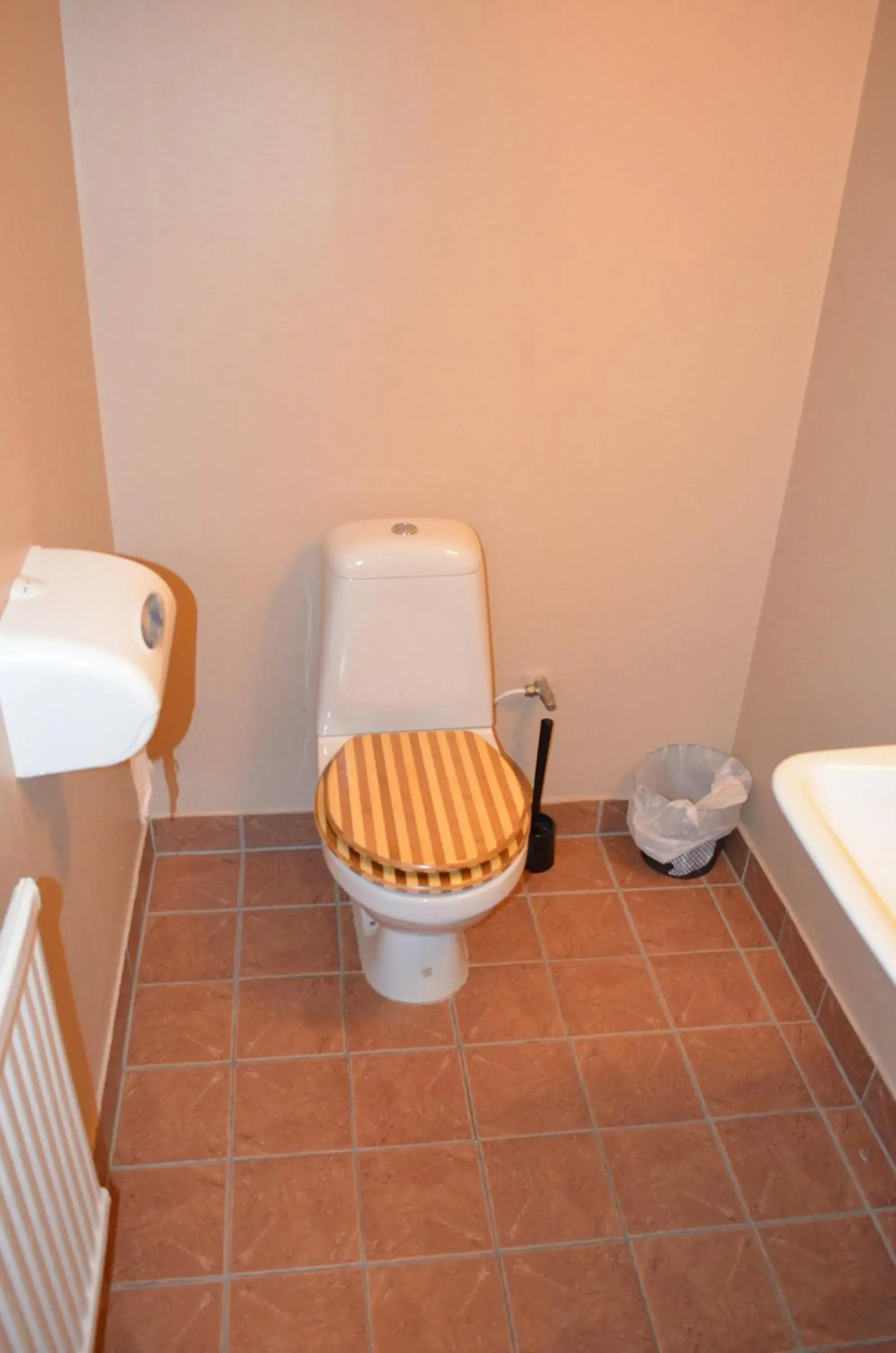 Economy Single Room with Shared Bathroom and Toilet - single occupancy in Lyckåhem Lågprishotell och Vandrarhem Economy Single Room with Shared Bathroom and Toilet - single occupancy in Lyckåhem Lågprishotell och Vandrarhem