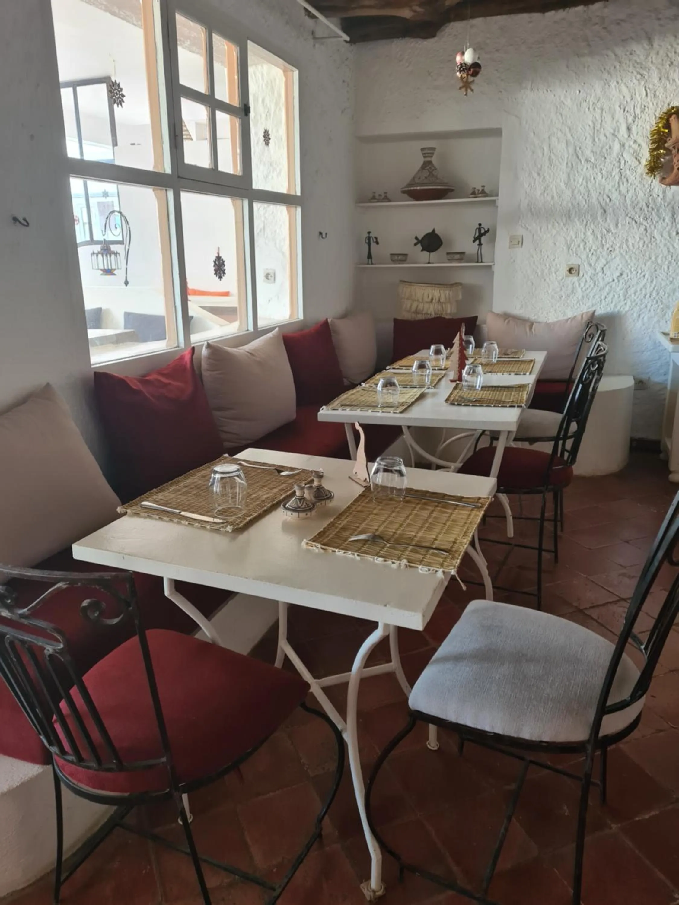 Restaurant/places to eat in La Maison des Vagues