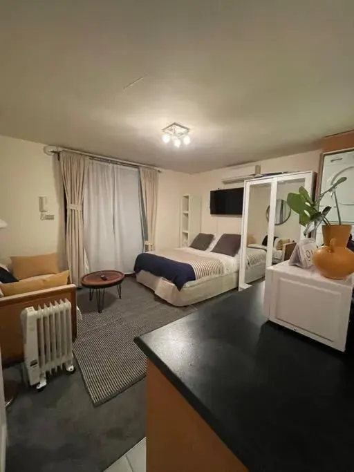 Cosy Studio with Courtyard in Vibrant Fitzroy! Cosy Studio with Courtyard in Vibrant Fitzroy!