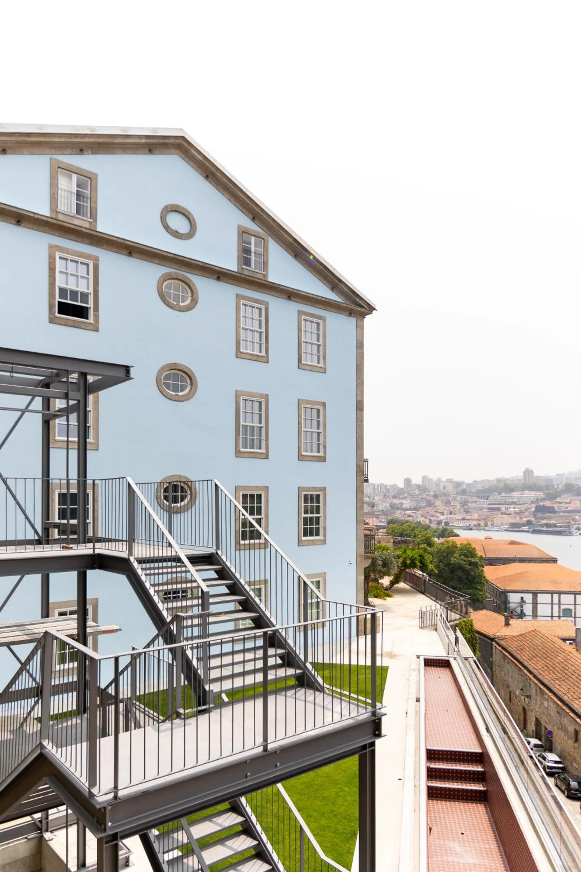 Property building in Maison Bleue