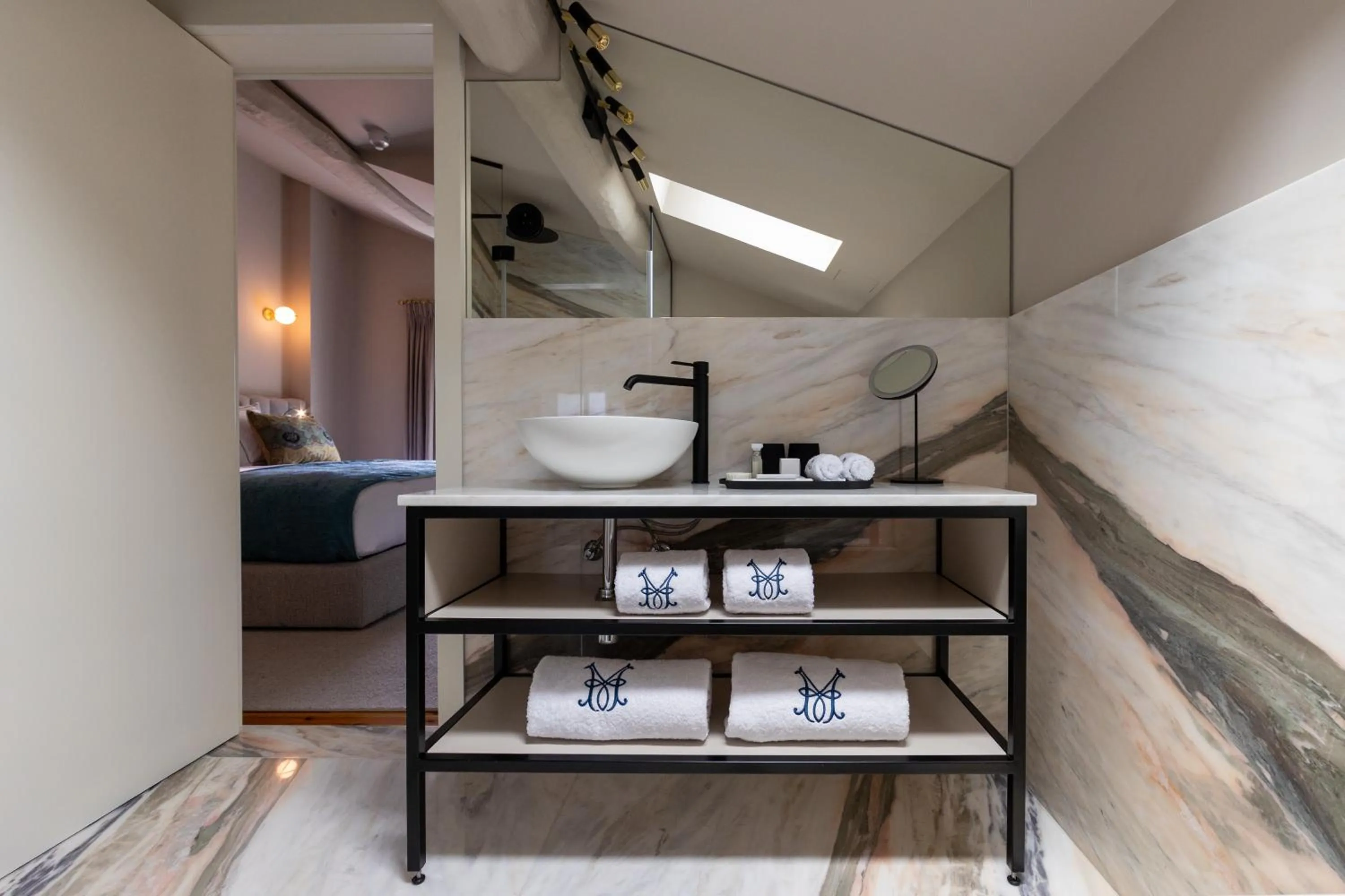 Toilet in Maison Bleue