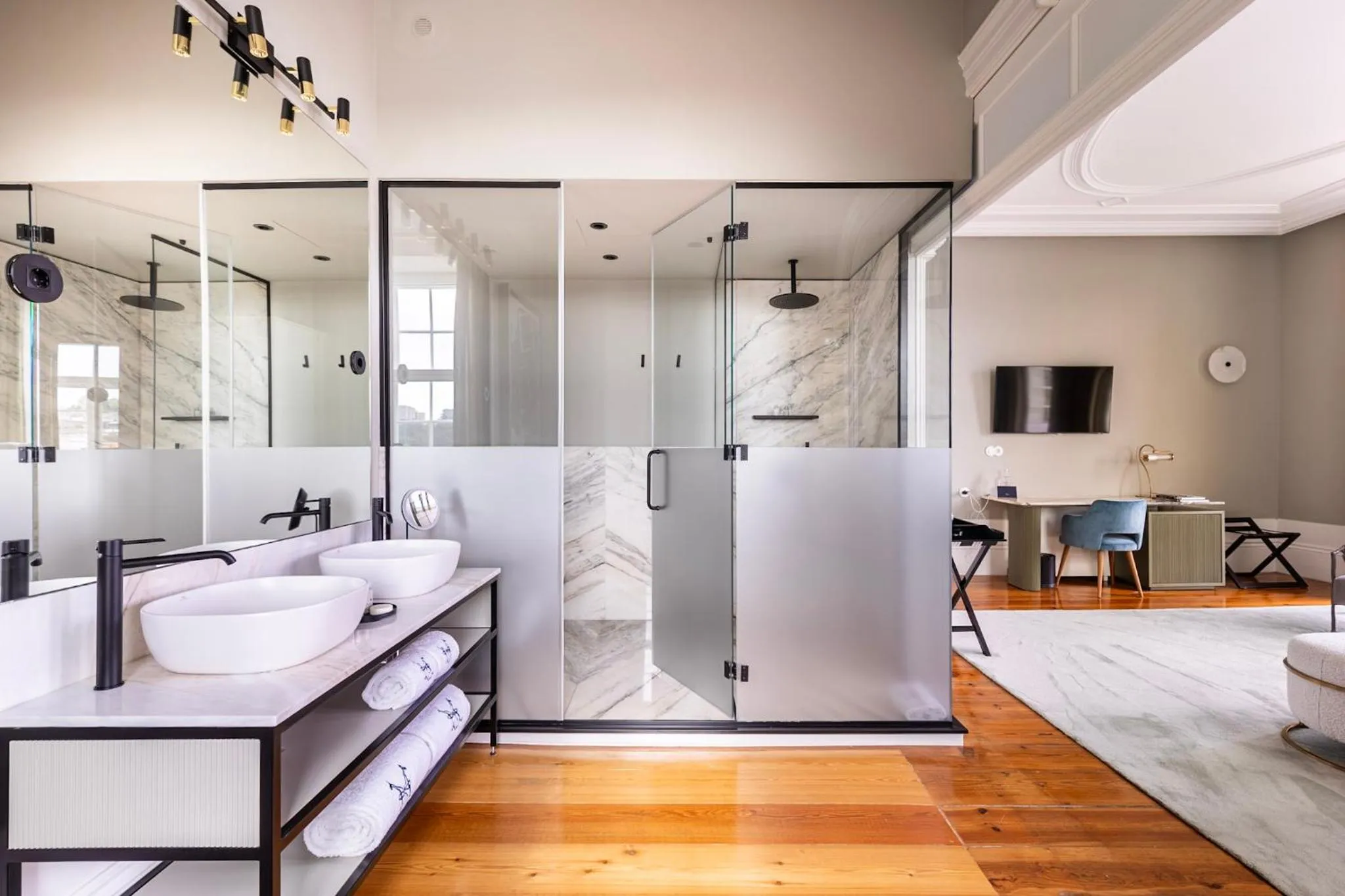 Toilet in Maison Bleue