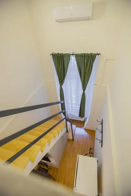 Cute gallery flat in Dob str, Mars
