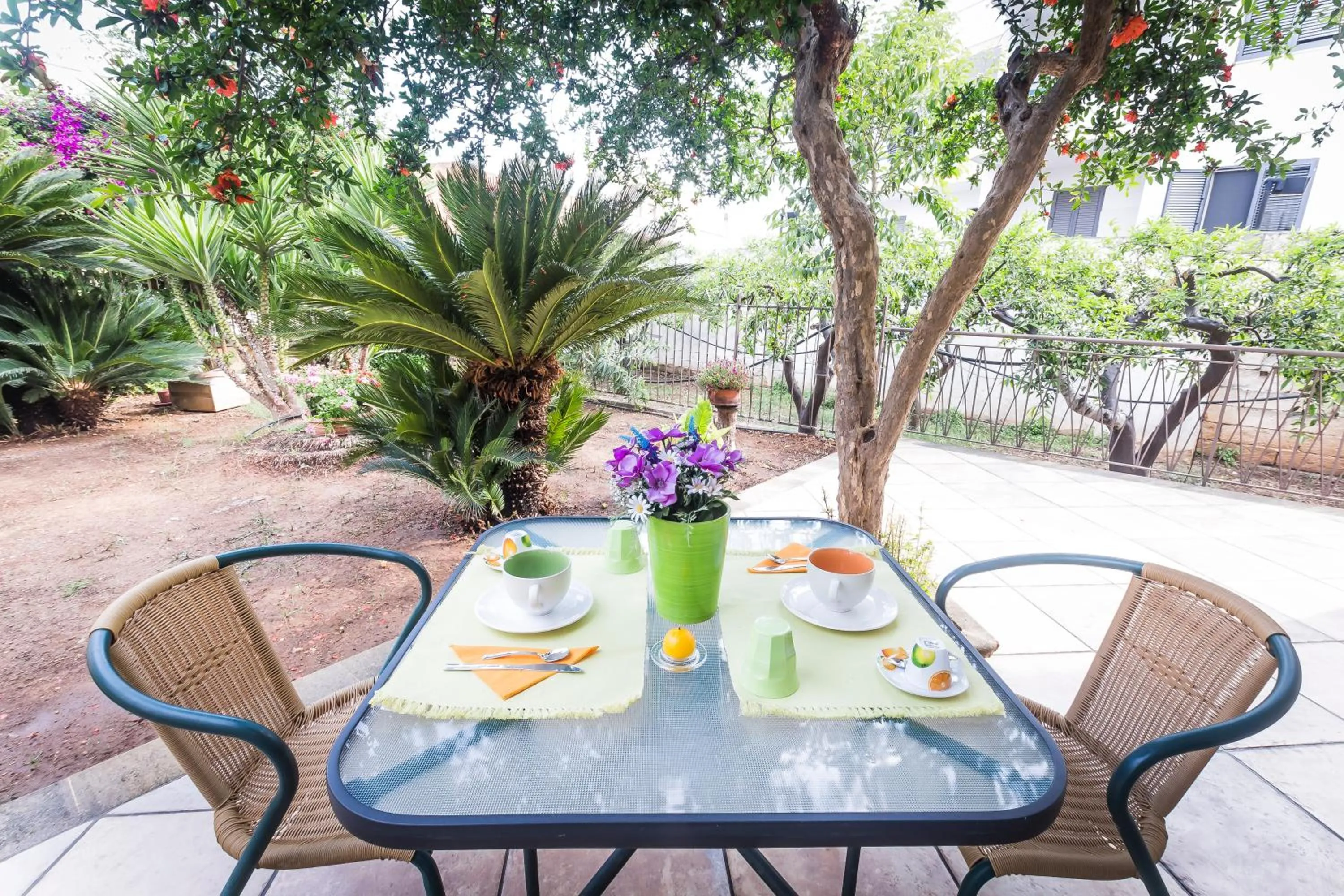 Property building in Mandarinoarancio