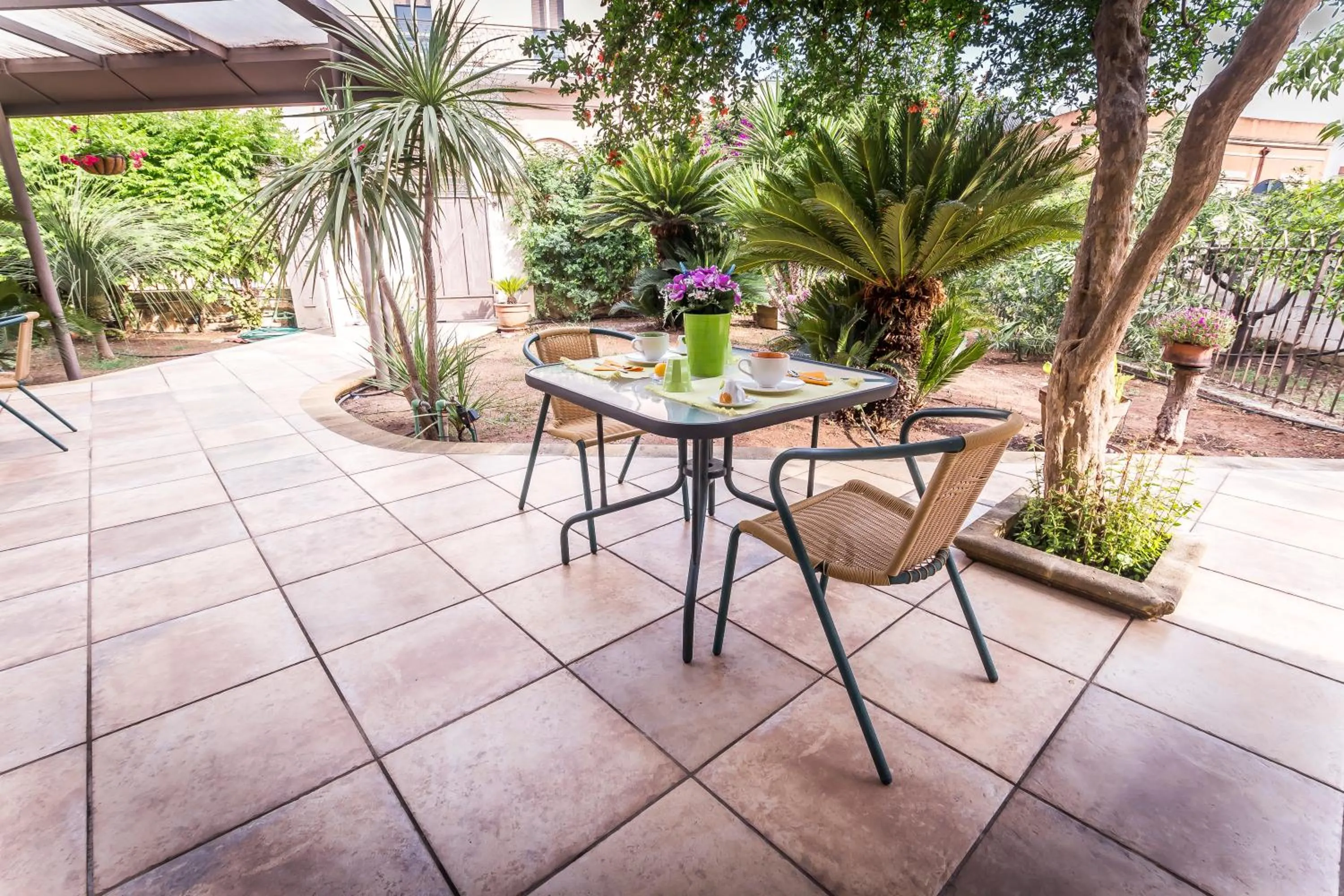 Property building in Mandarinoarancio