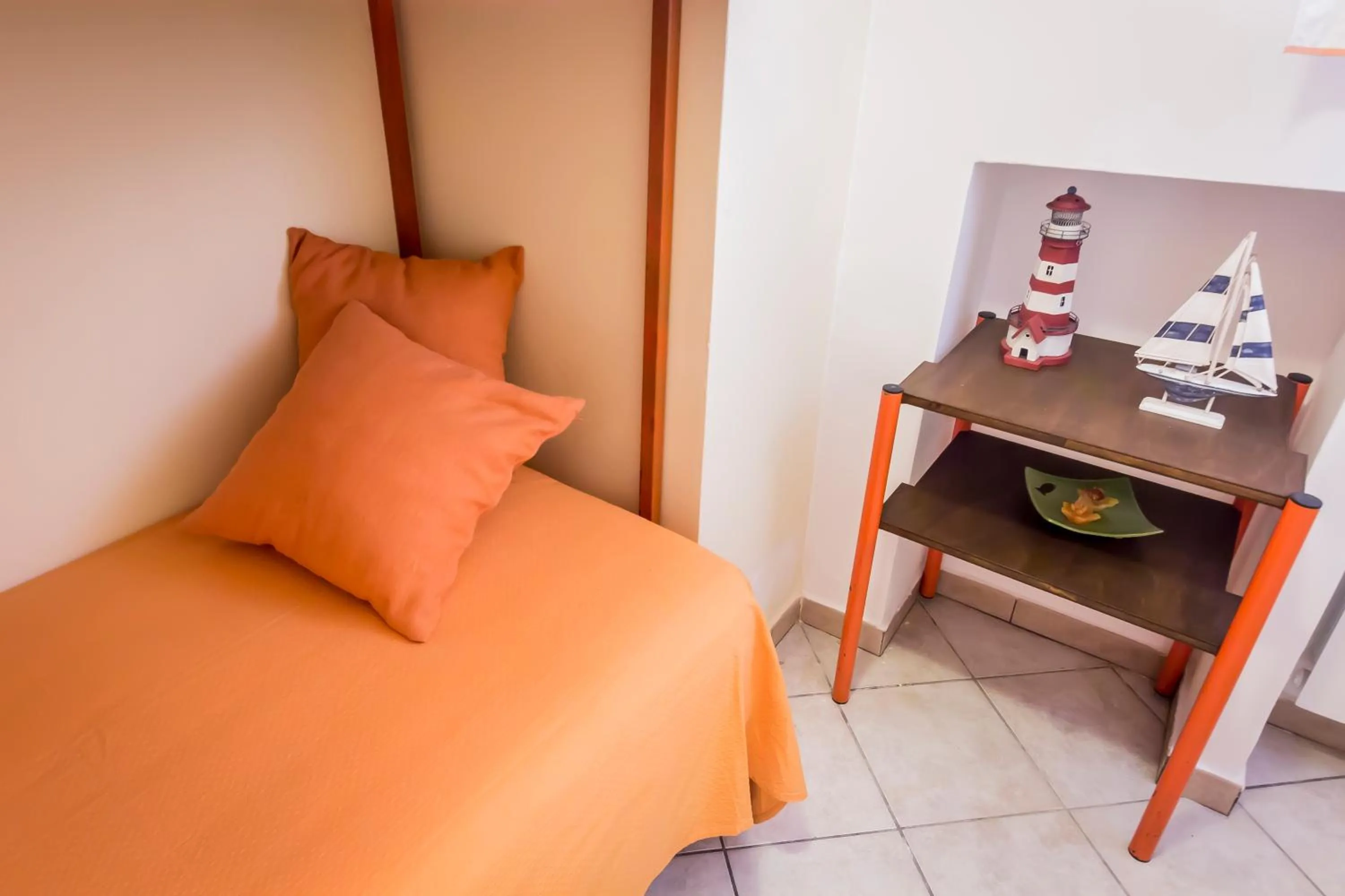 Bed in Mandarinoarancio