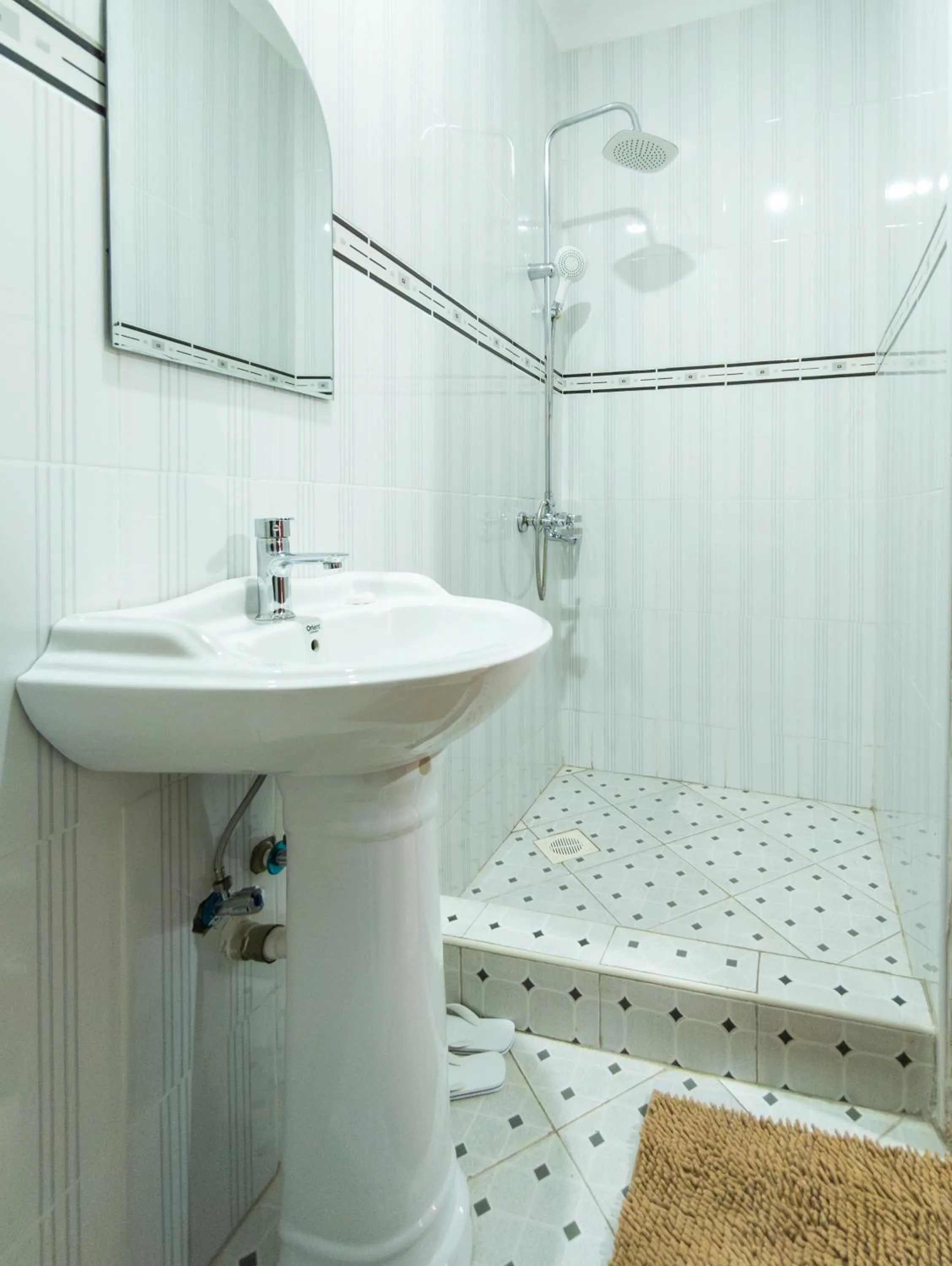 Shower in Excelsis Garden Hotels - Kampala