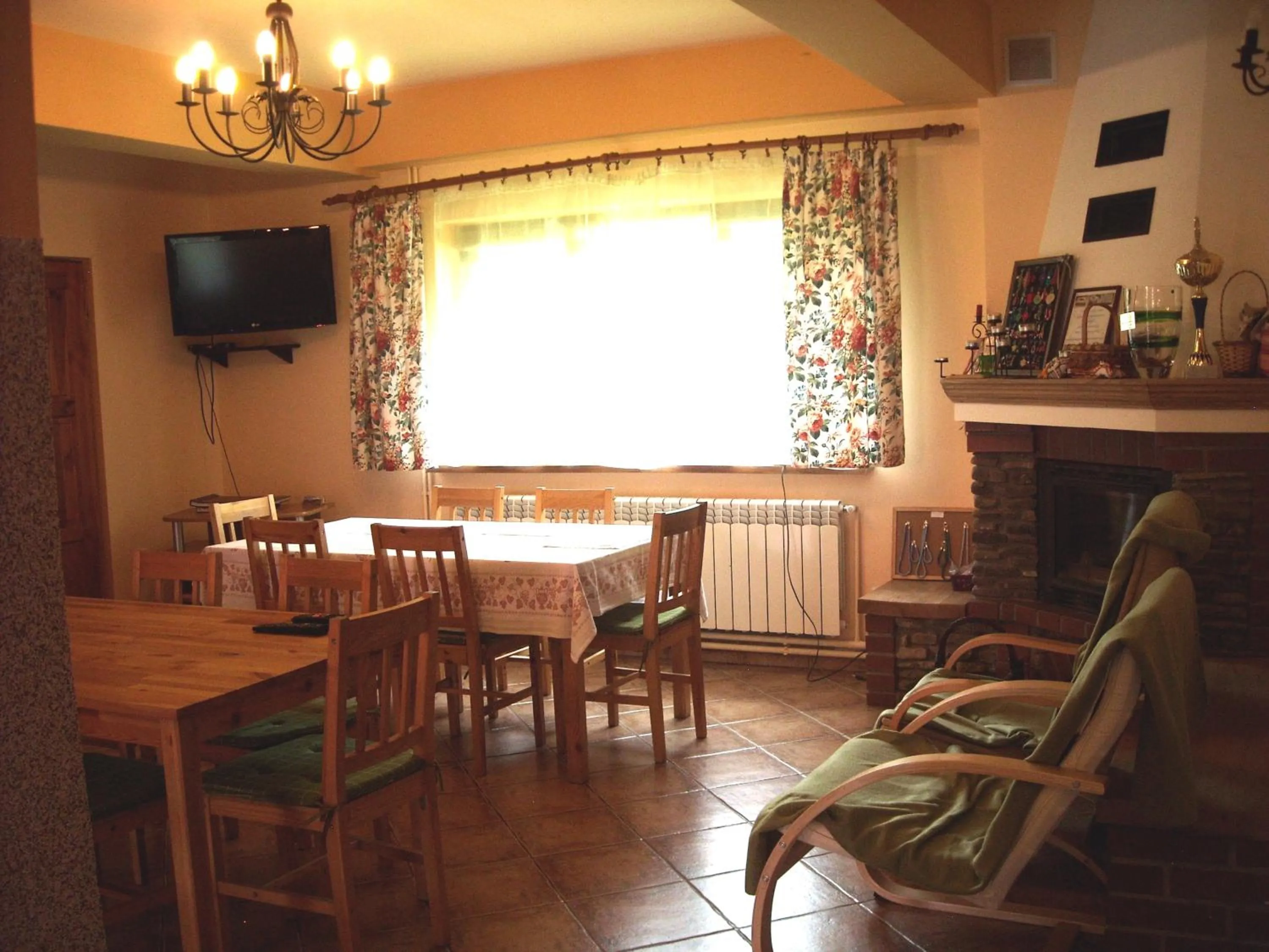 Communal lounge/ TV room in Leśne Berdo Przysłup
