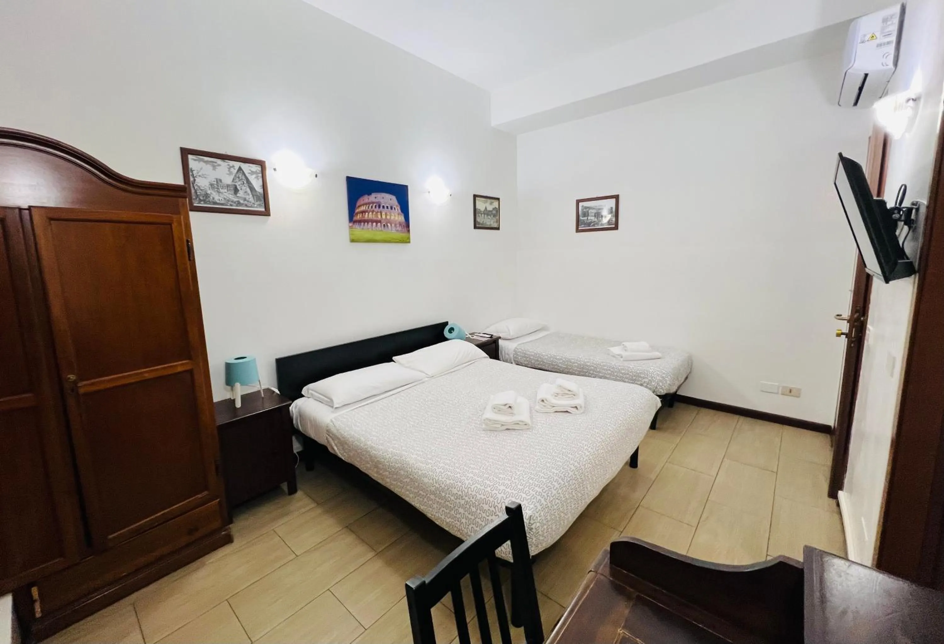 Bedroom, Bed in Booking Inn Settembre 95