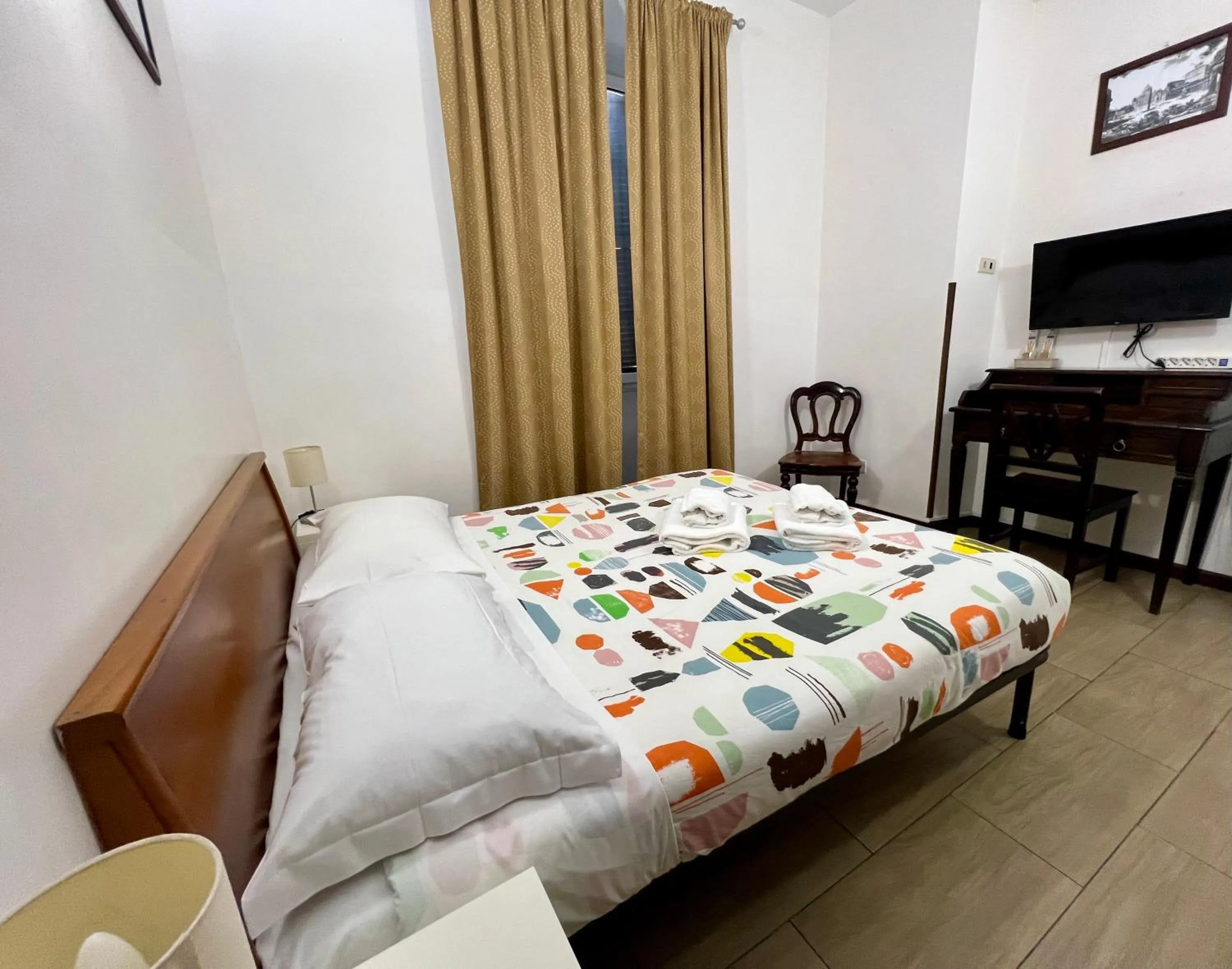 Photo of the whole room, Bed in Booking Inn Settembre 95