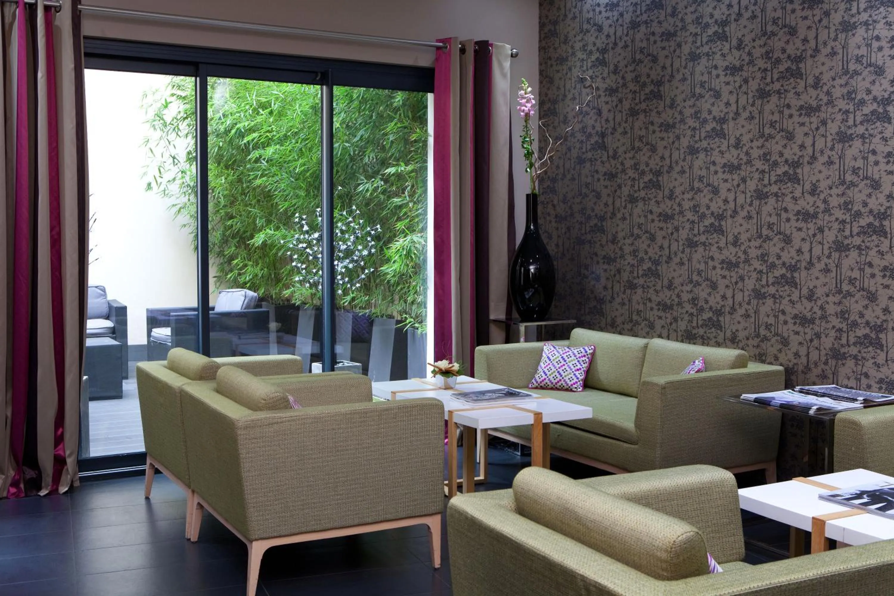 Balcony/Terrace in Serotel Suites Opera