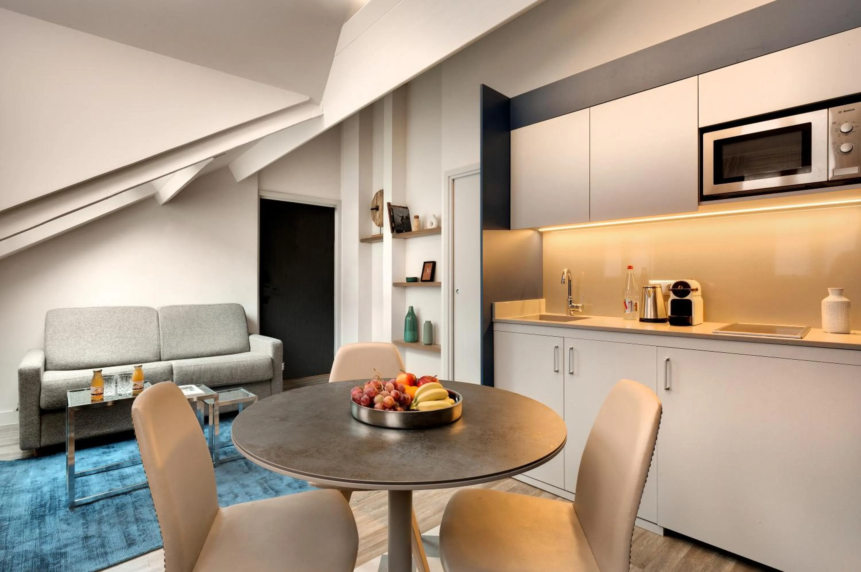 Kitchen or kitchenette in Serotel Suites Opera