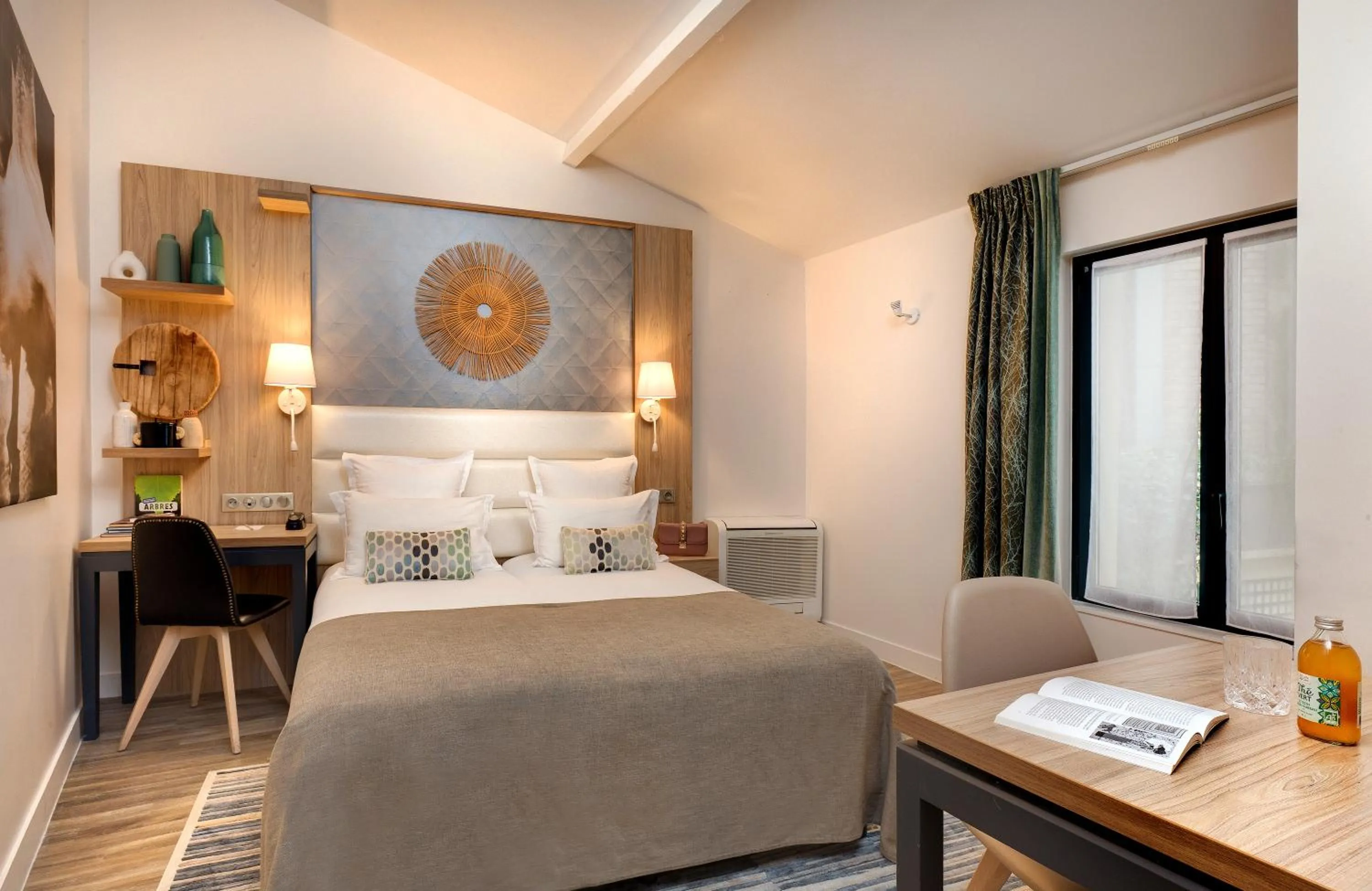 Bed in Serotel Suites Opera