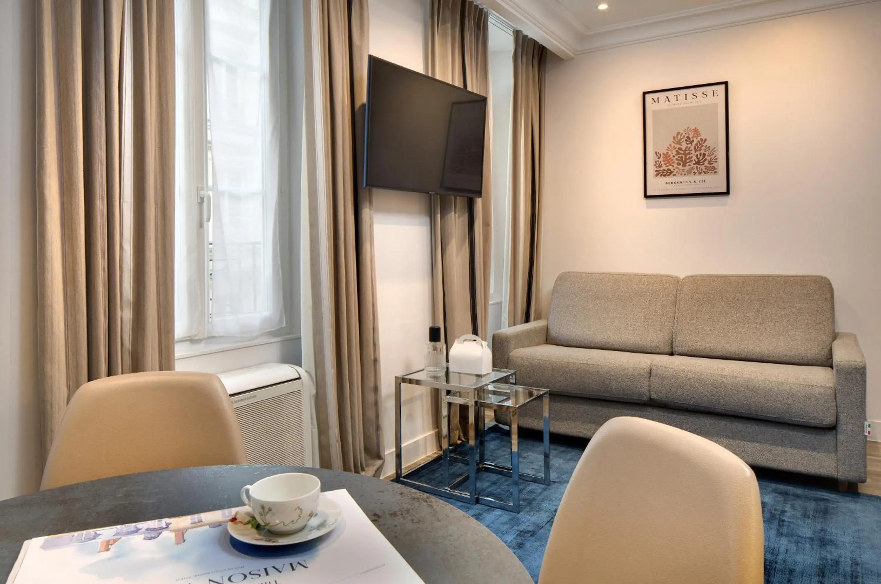 Living room in Serotel Suites Opera Living room in Serotel Suites Opera