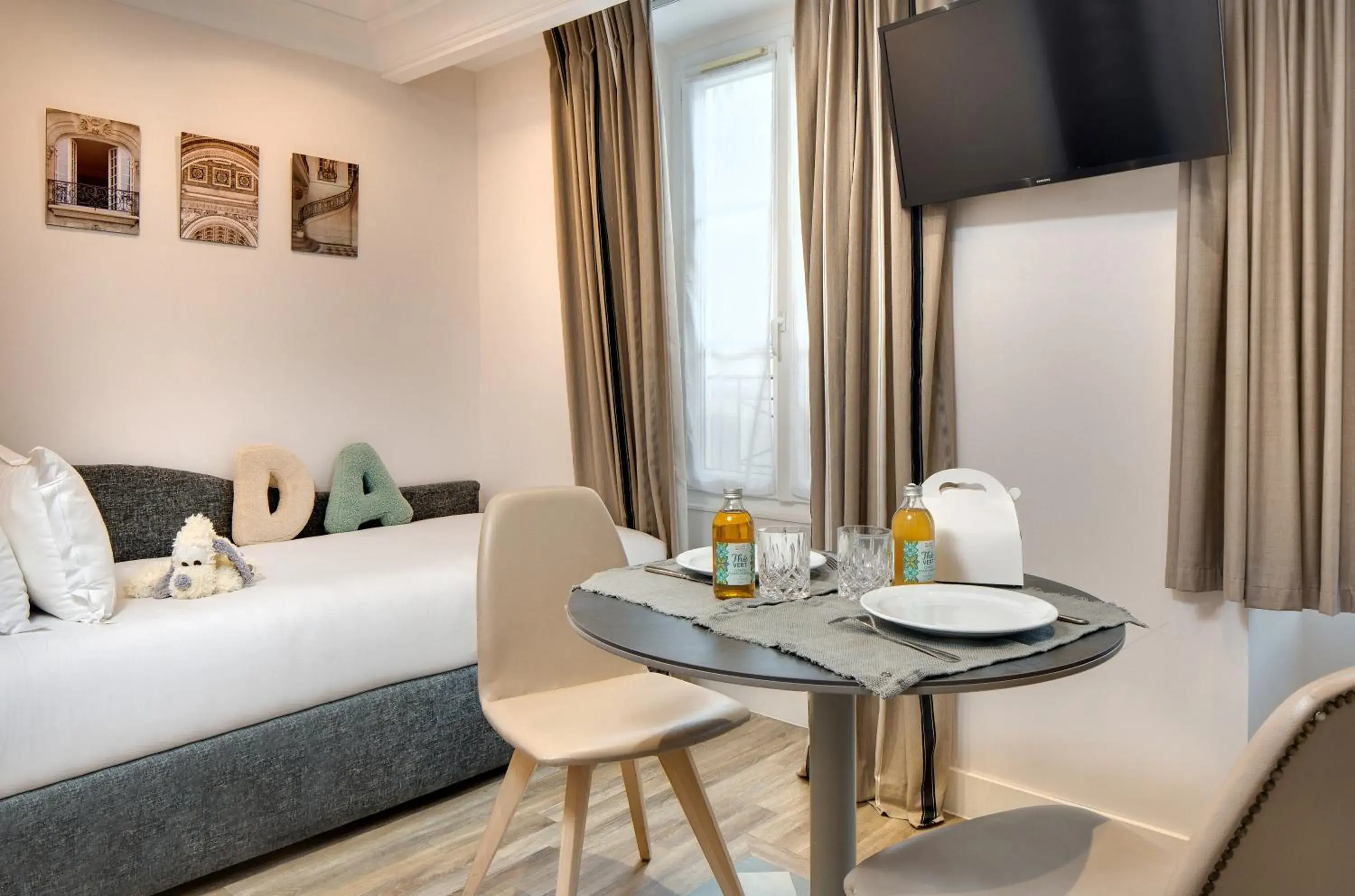 Bed in Serotel Suites Opera Bed in Serotel Suites Opera