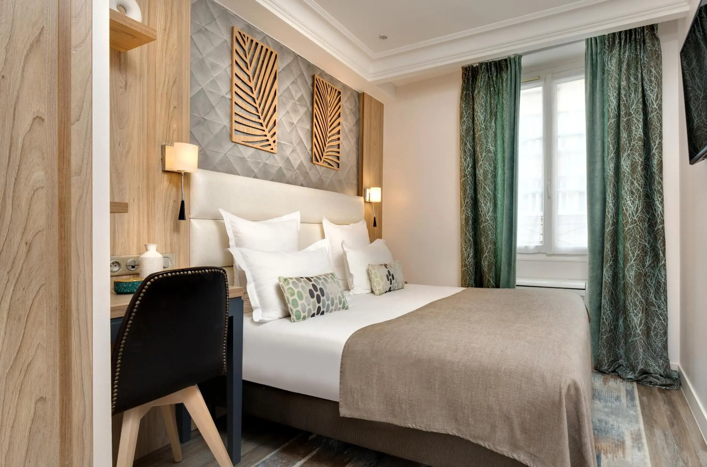 Bed in Serotel Suites Opera Bed in Serotel Suites Opera