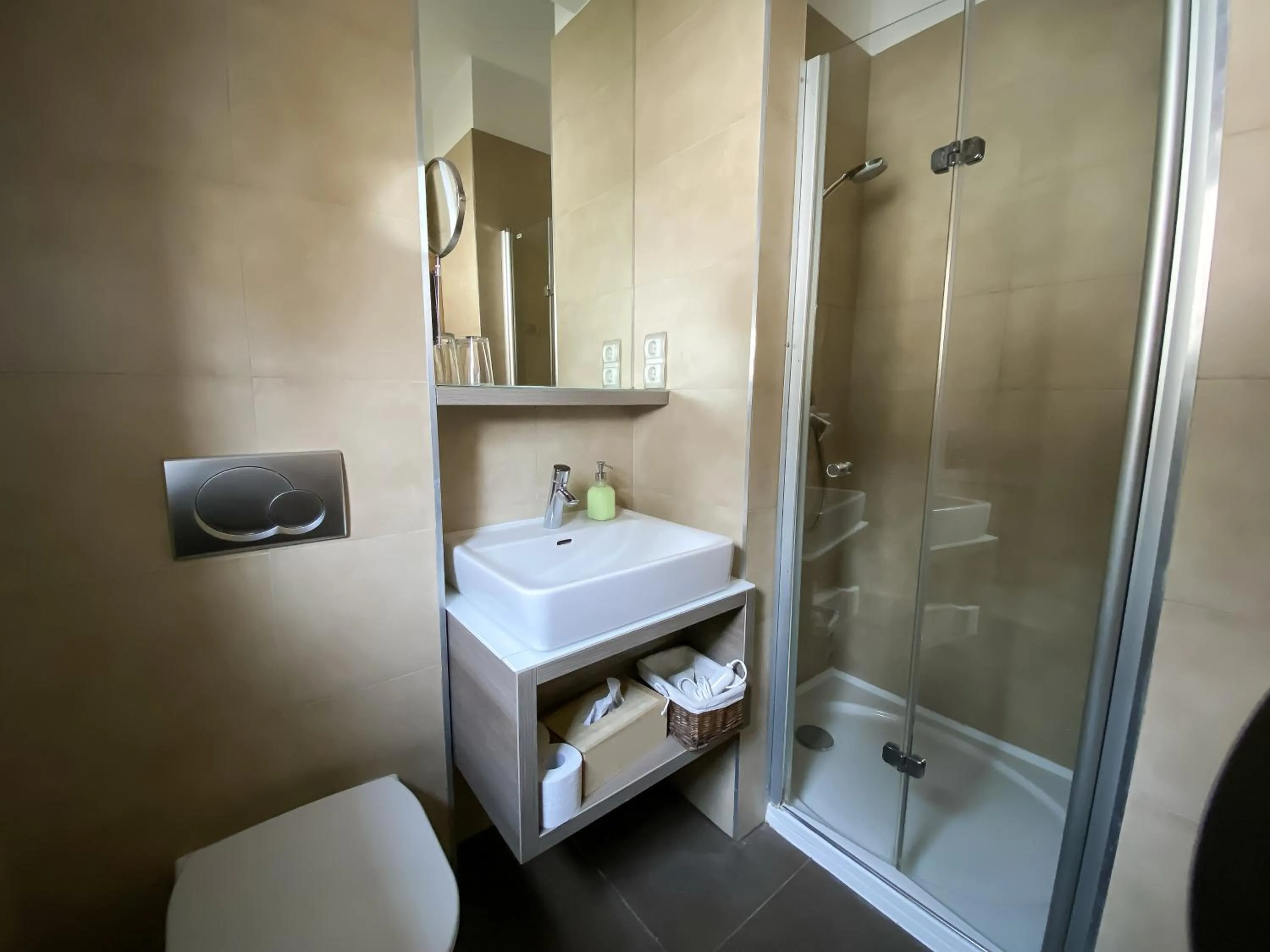 Shower in Royal Mediterran