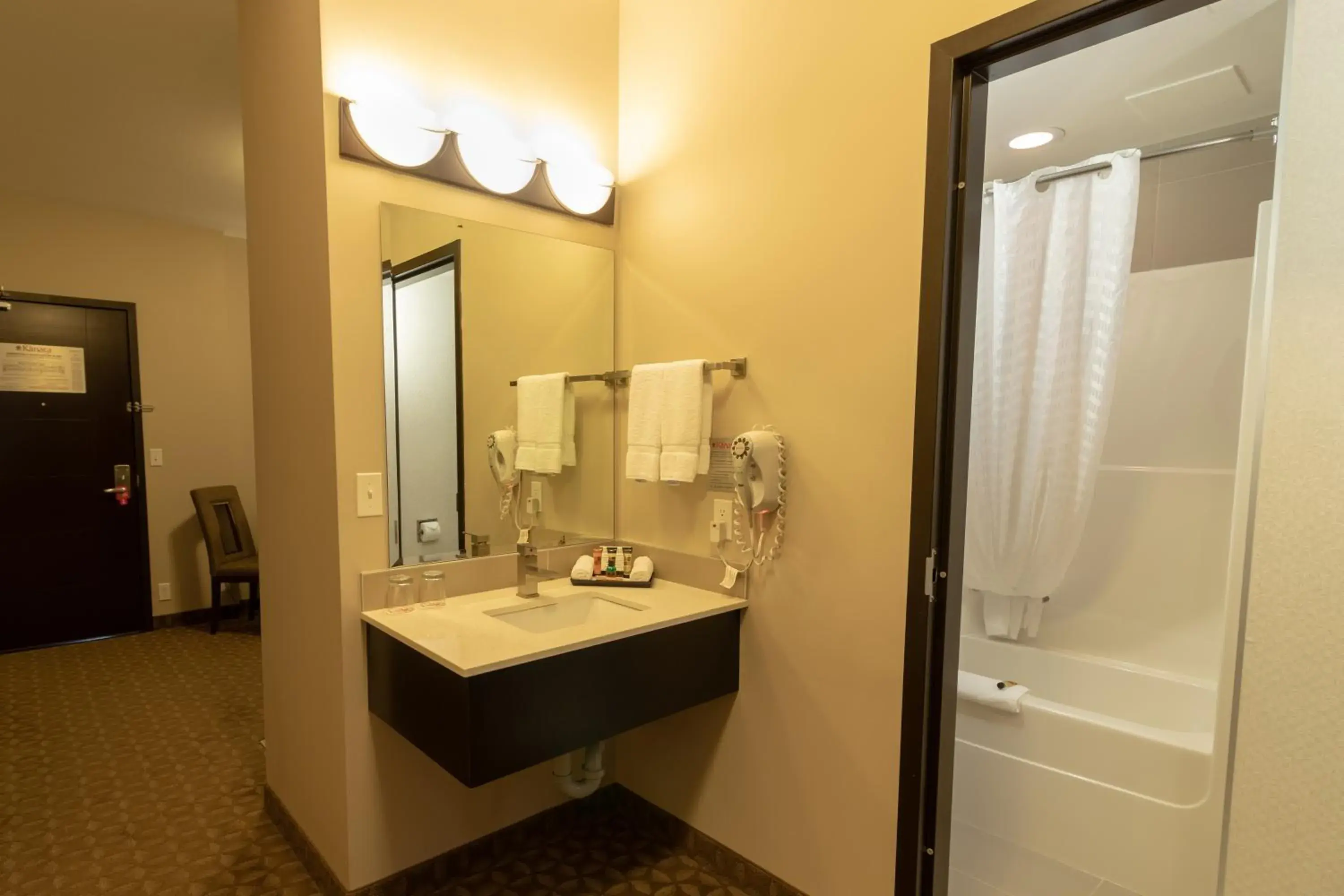 Superior Queen Room with Two Queen Beds in Kanata Whitecourt Superior Queen Room with Two Queen Beds in Kanata Whitecourt