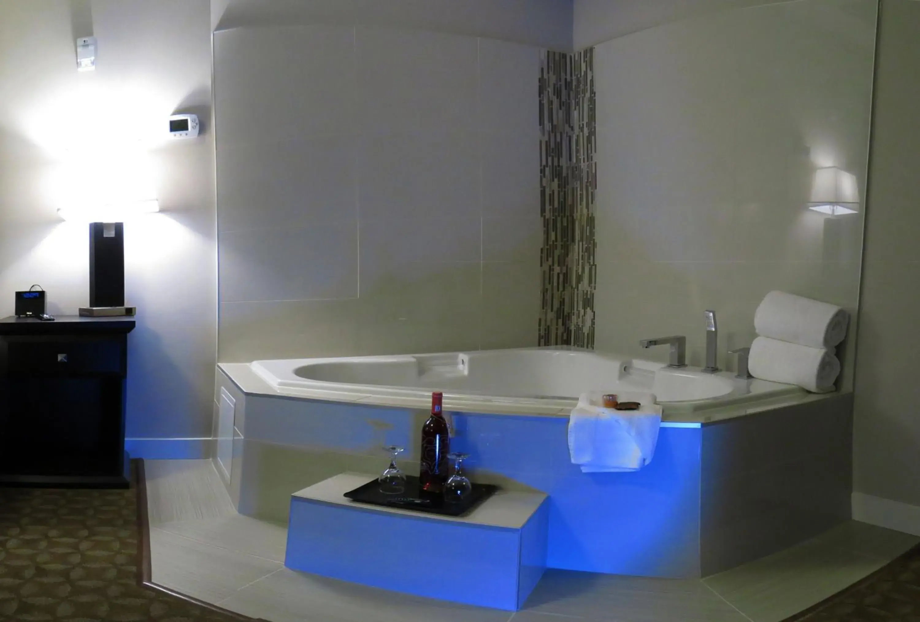 King Room with Spa Bath in Kanata Whitecourt King Room with Spa Bath in Kanata Whitecourt