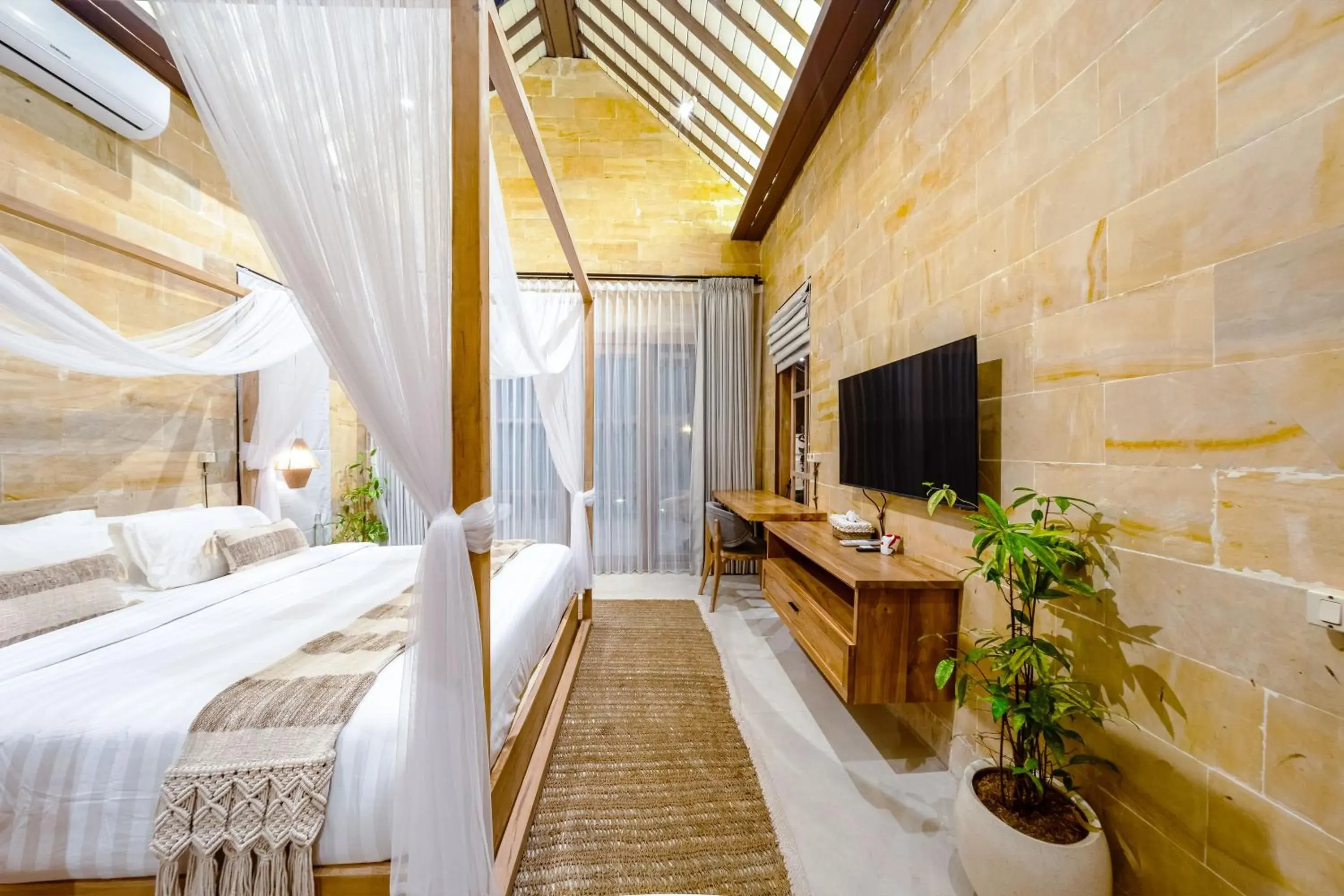 Bed in Nyaman Villas by EVDEkimi - Romantic escape among rice fields with Pool, Terrace - Long stay extras Bed in Nyaman Villas by EVDEkimi - Romantic escape among rice fields with Pool, Terrace - Long stay extras