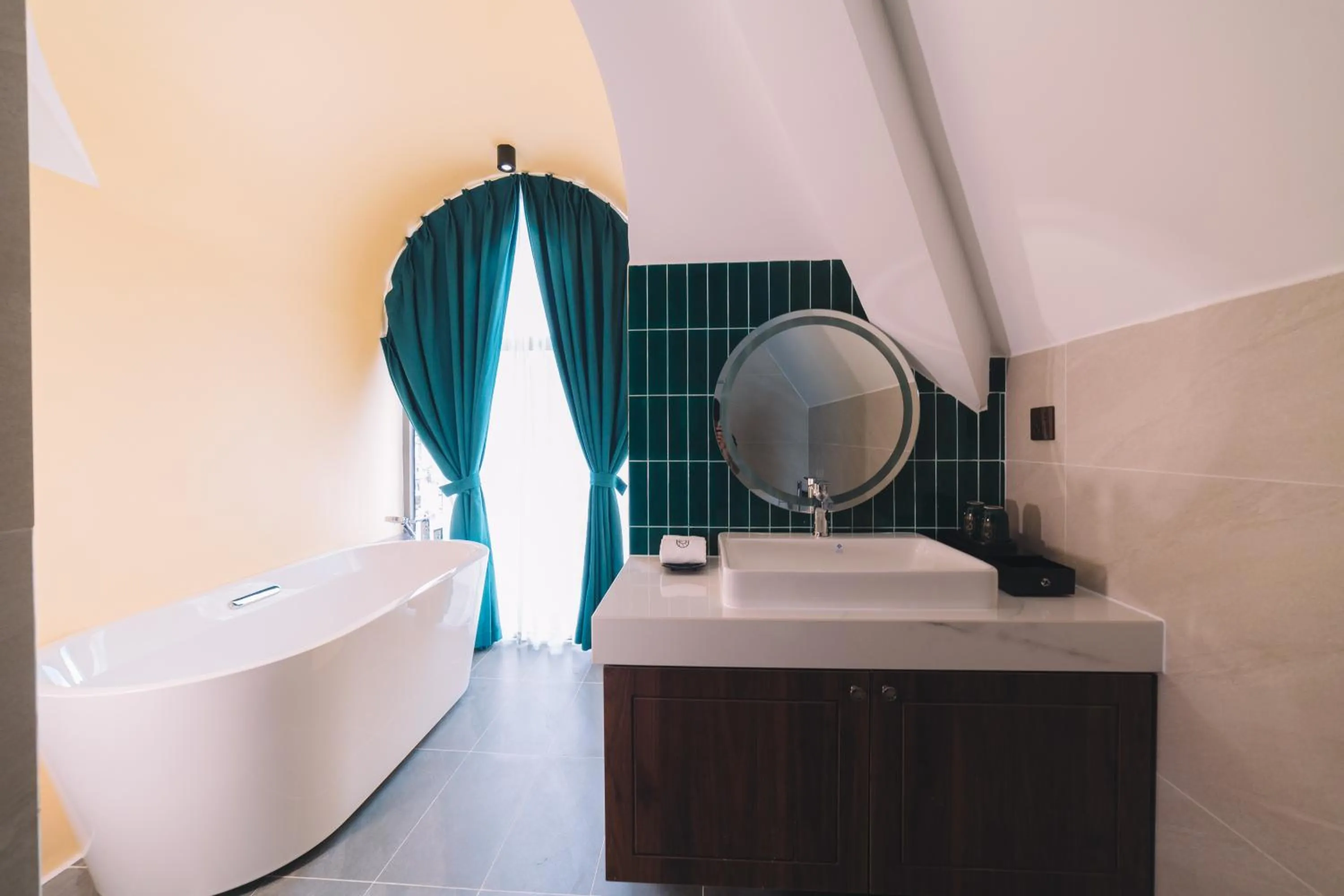 Bath in Goldient Boutique Hotel