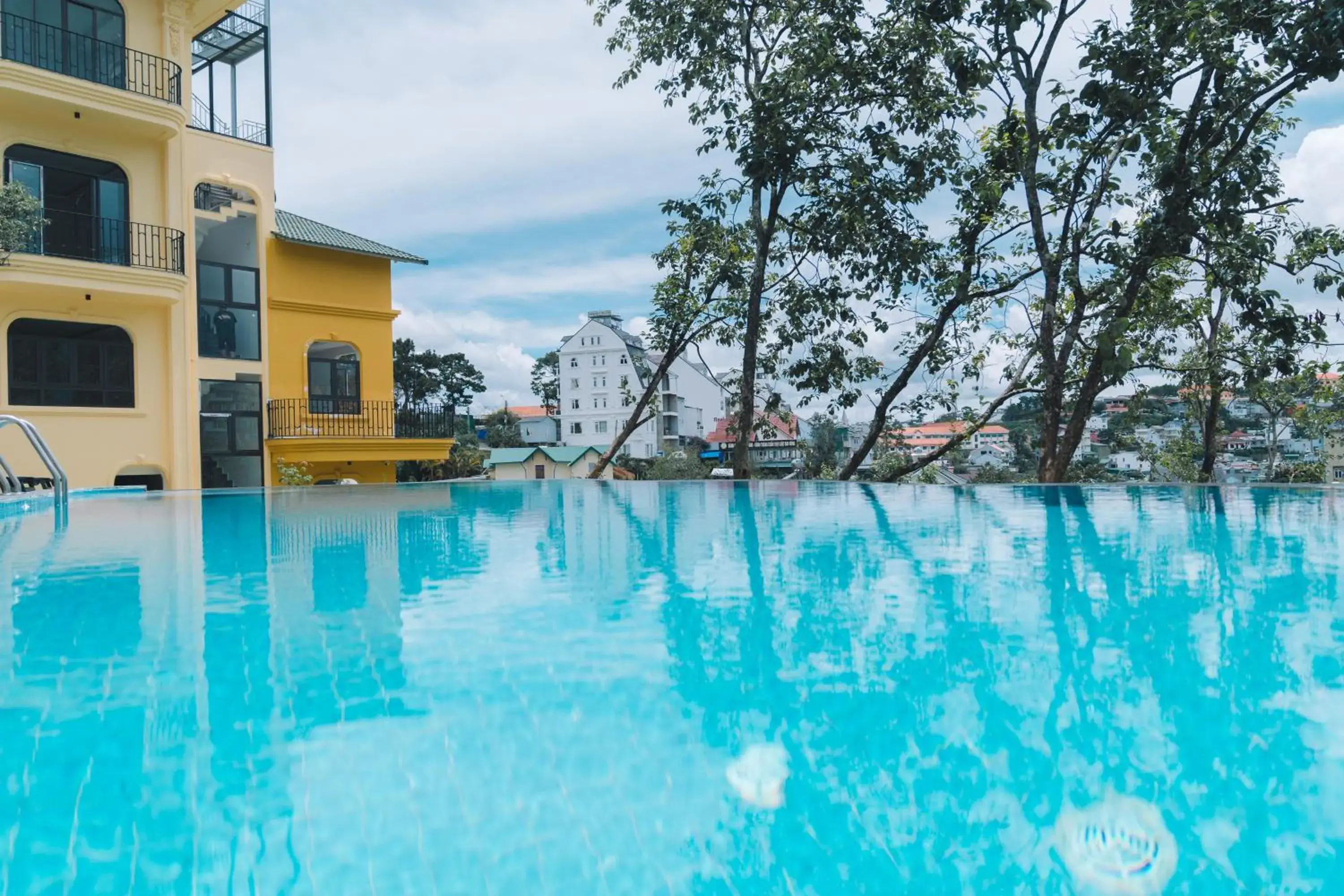 Pool view in Goldient Boutique Hotel Pool view in Goldient Boutique Hotel