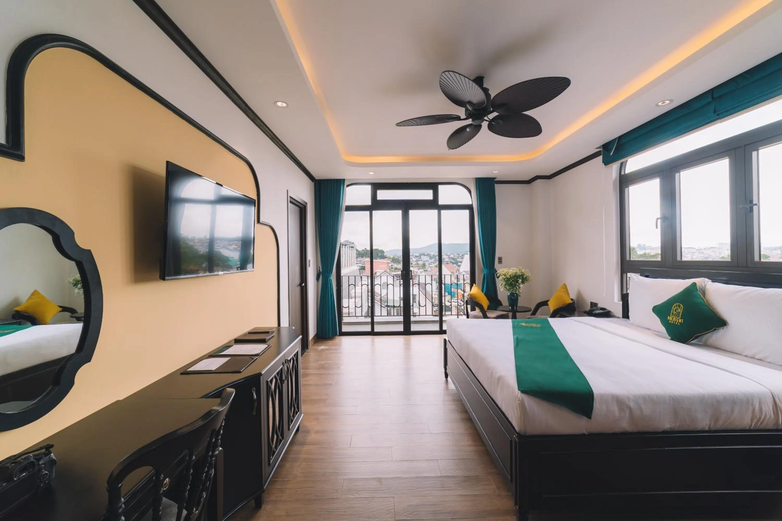 Photo of the whole room, Bed in Goldient Boutique Hotel